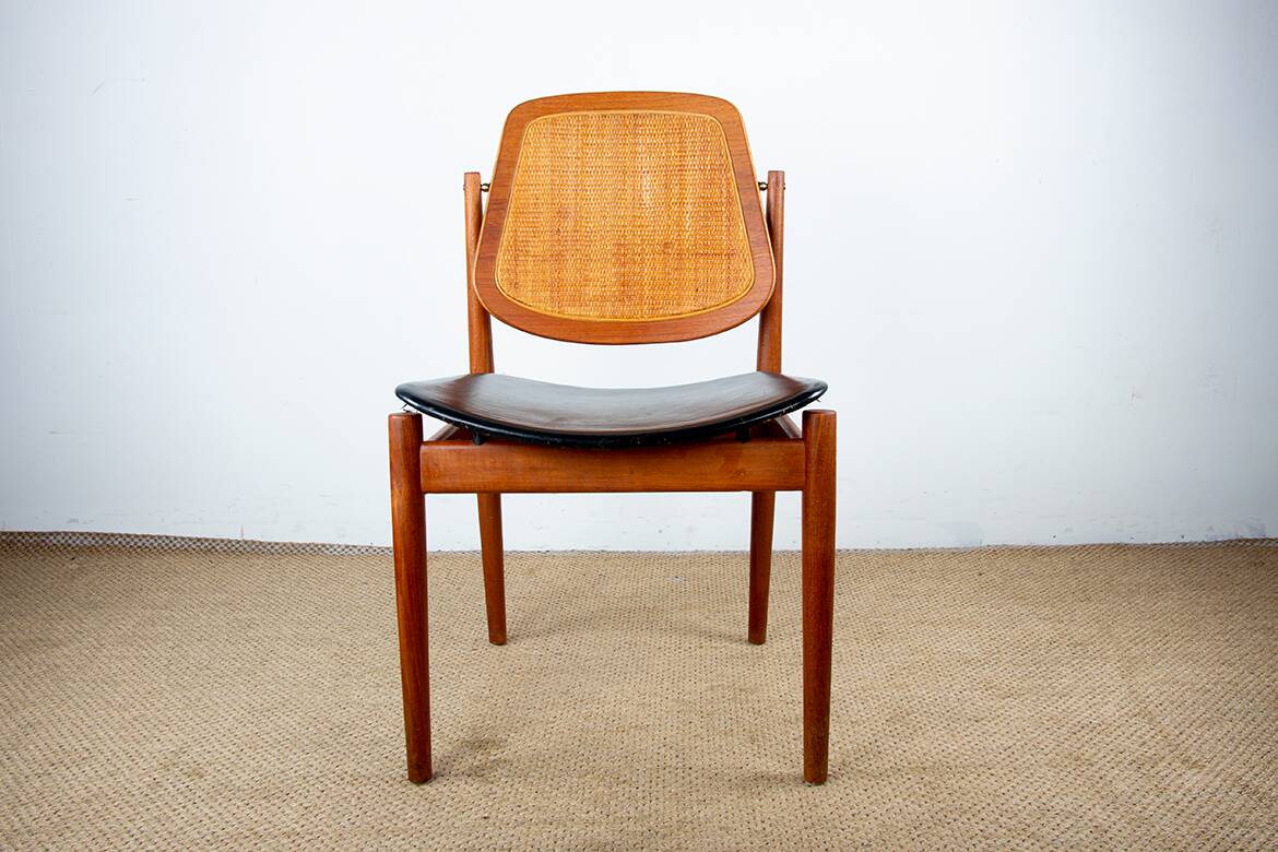 6 Danish chairs in teak, caning and leather, model FD 187 by Arne Vodder.