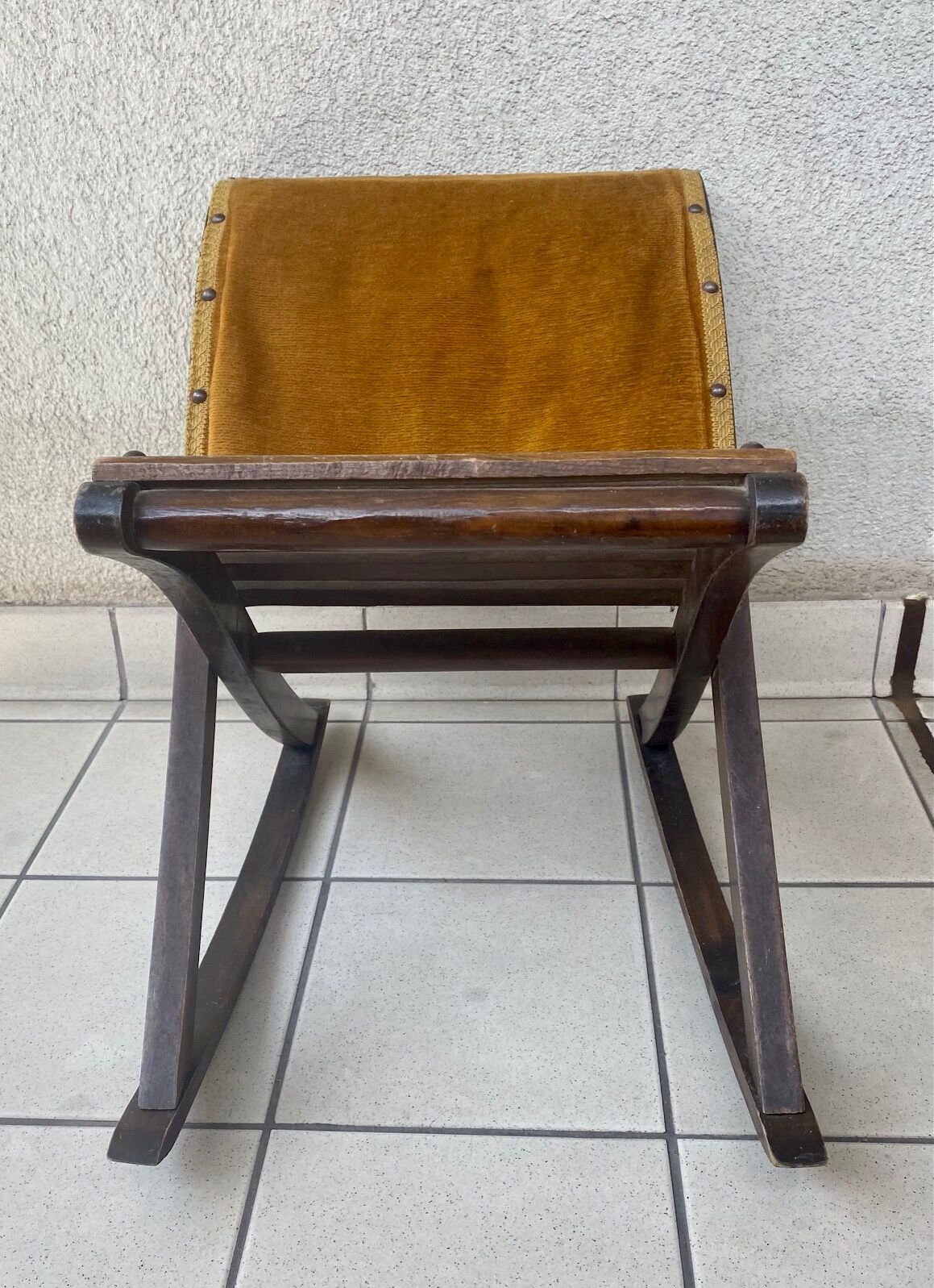 Vintage rocking footrest