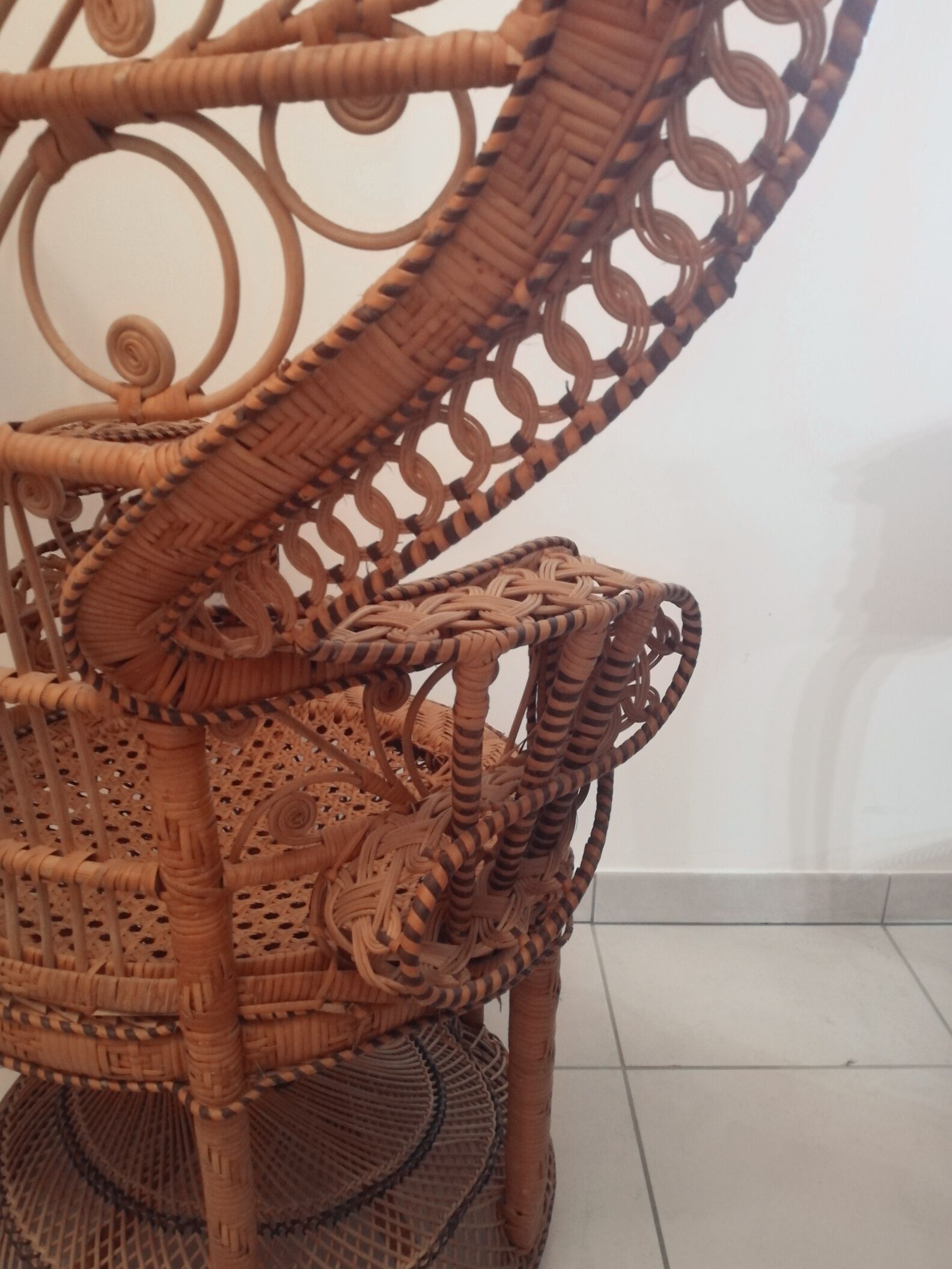 Fauteuil Emmanuelle ou fauteuil paon en rotin