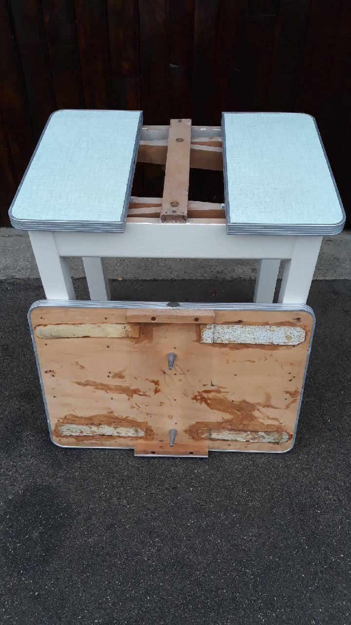 Small kitchen rock table