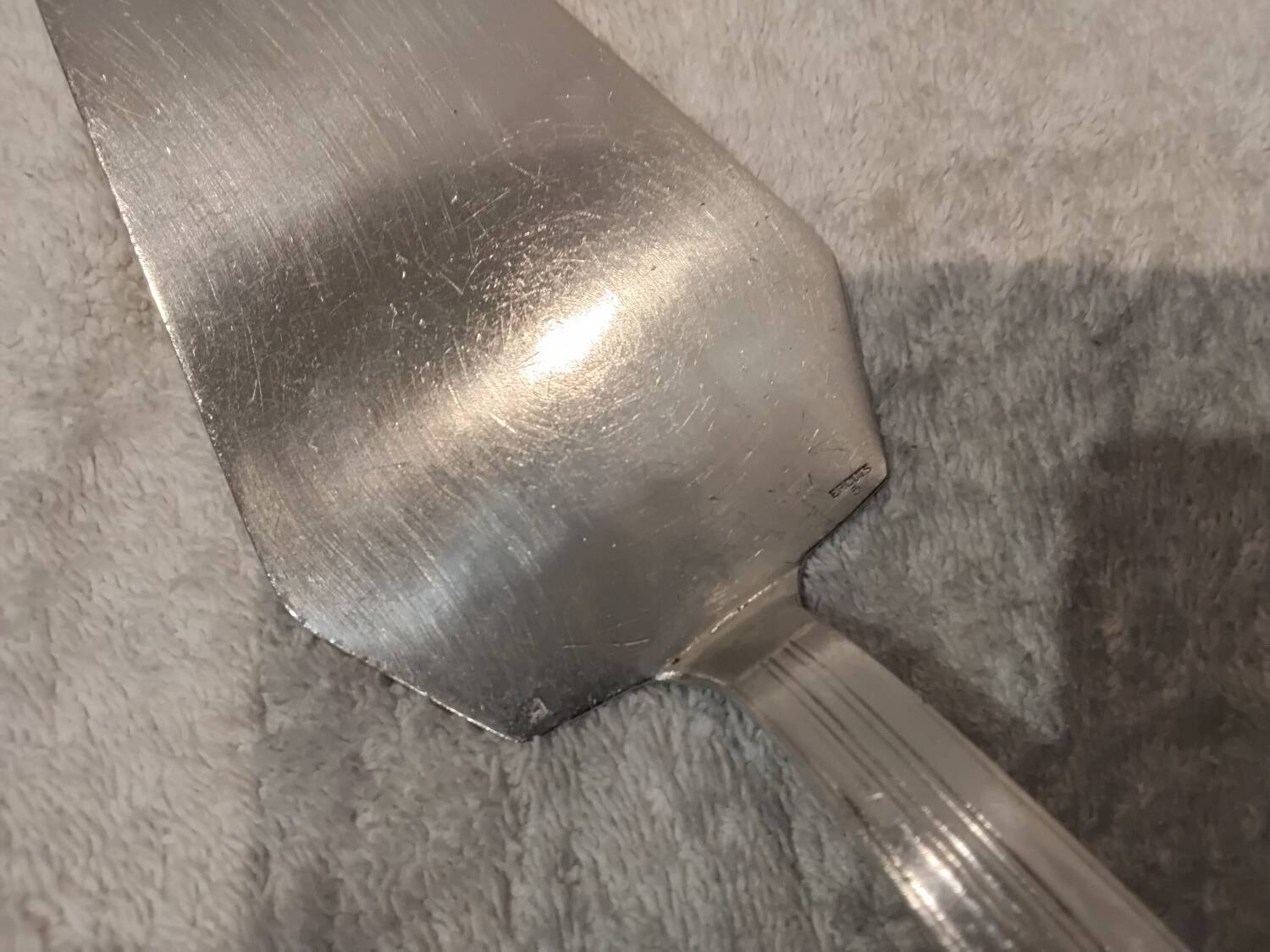 Silver-plated metal pie server by Ercuis silversmith, Chantilly pattern, 27.4cm