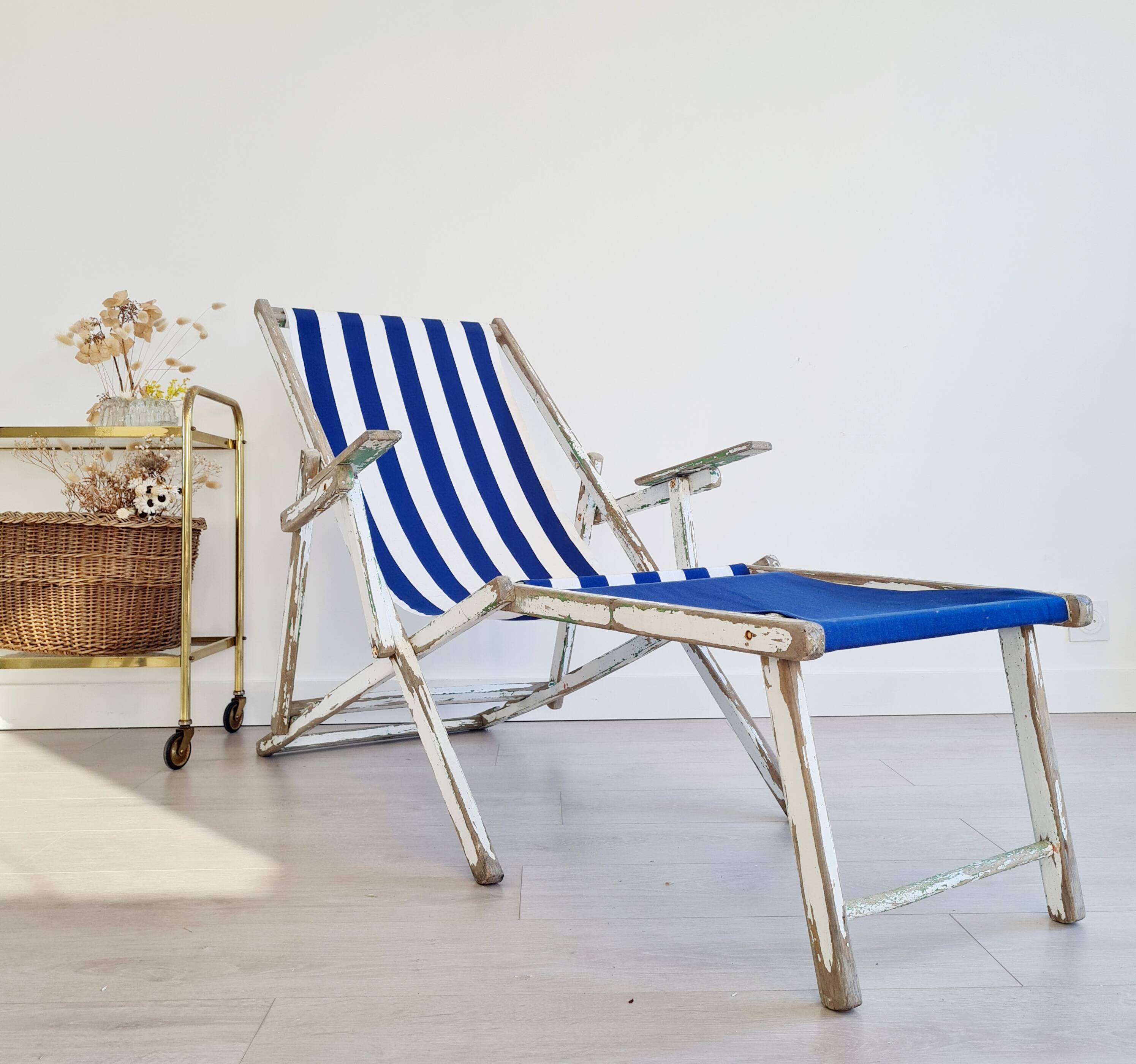 Deck chair - Vintage striped blue and white fabric.