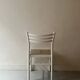 Paire de chaises vintage en bois blanc et paille