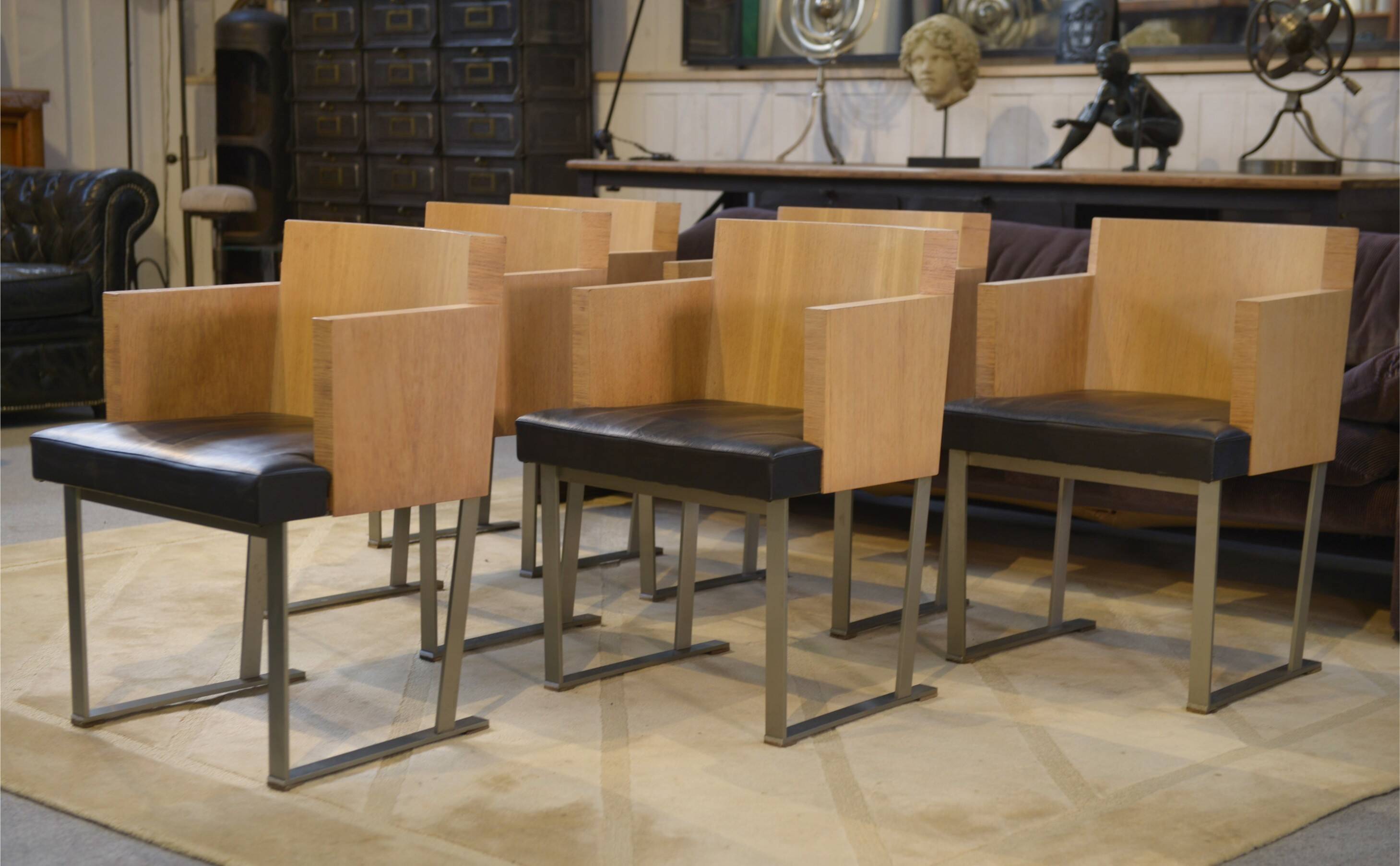 Set of 6 designer armchairs in oak and leather from the 1980s.