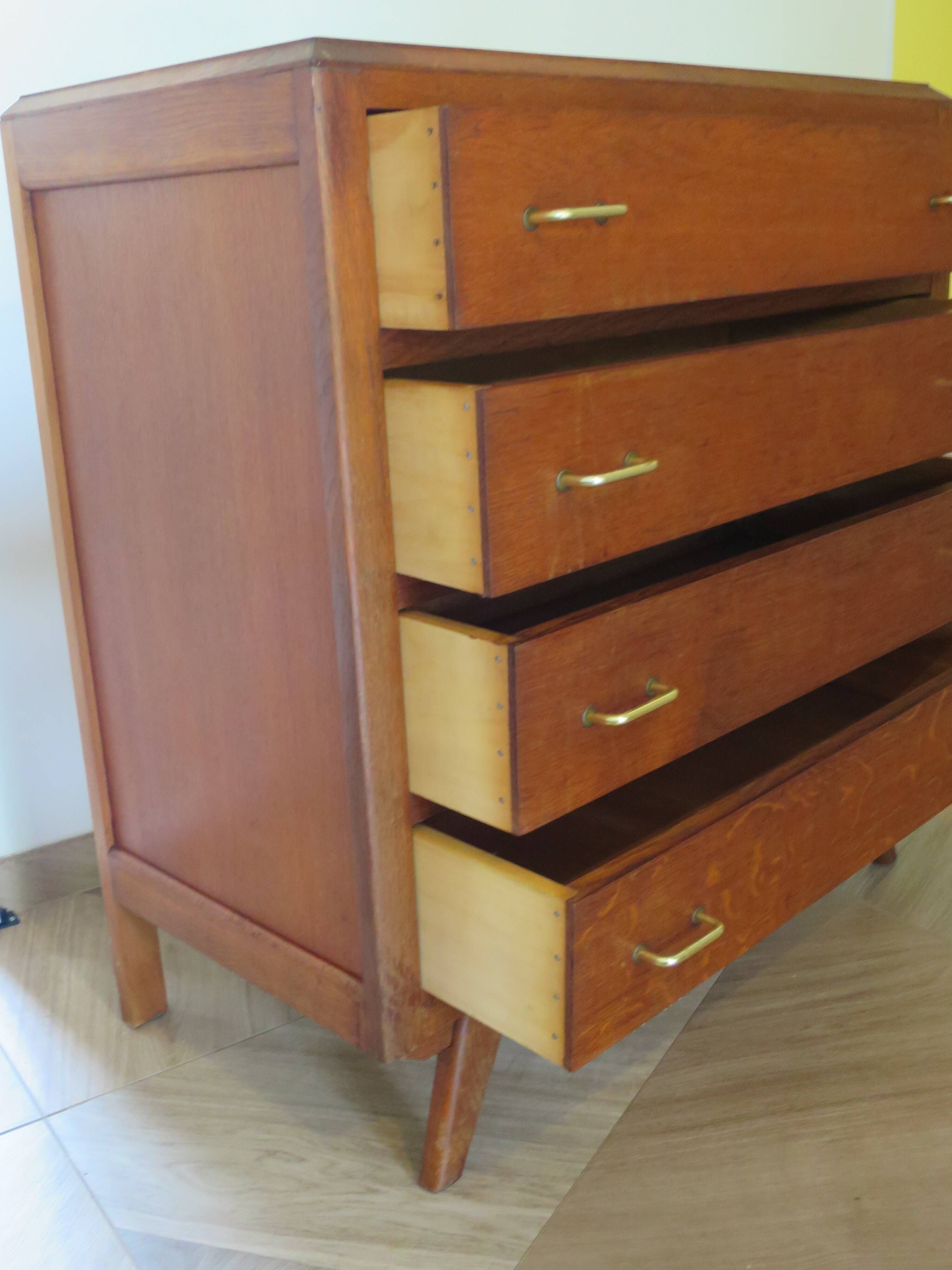Pretty vintage chest of drawers - 4 drawers - 1960s - refined Scandinavian style - medium oak color