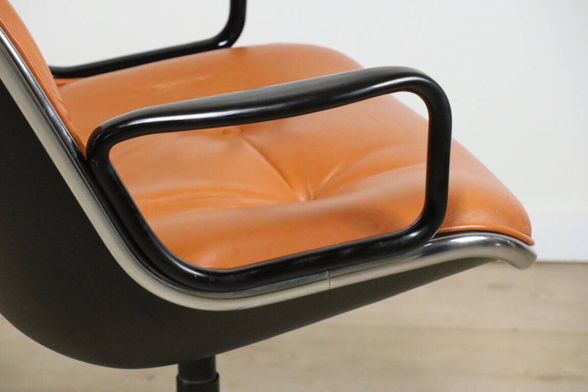 Charles Pollock leather office chair, Knoll edition, 1970