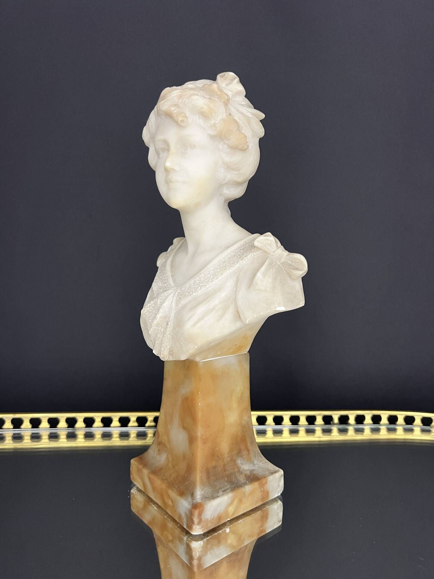 Bust of a young woman in carved alabaster – Art Nouveau style