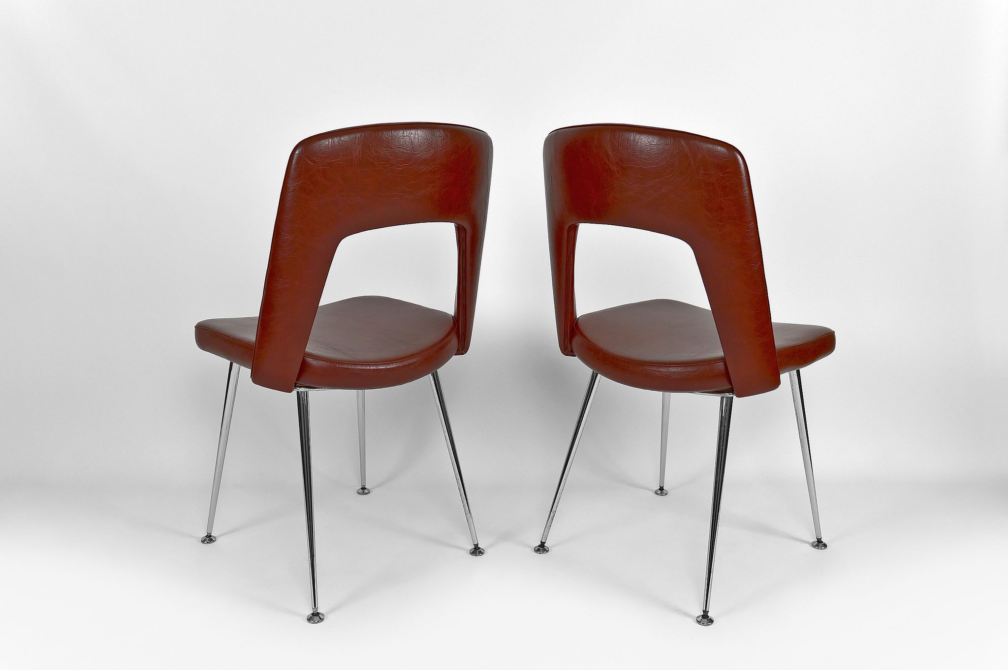 Pair of chairs in chrome and skaï, circa 1960