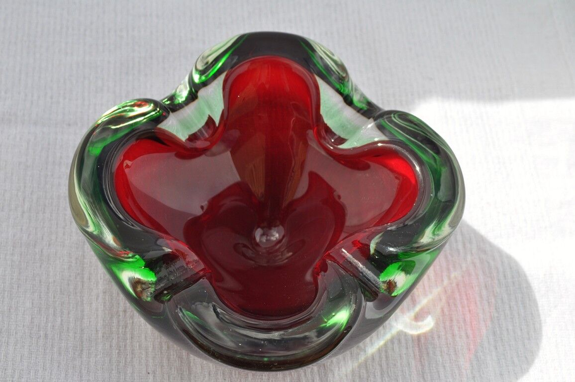 Green and red glass ashtray 70