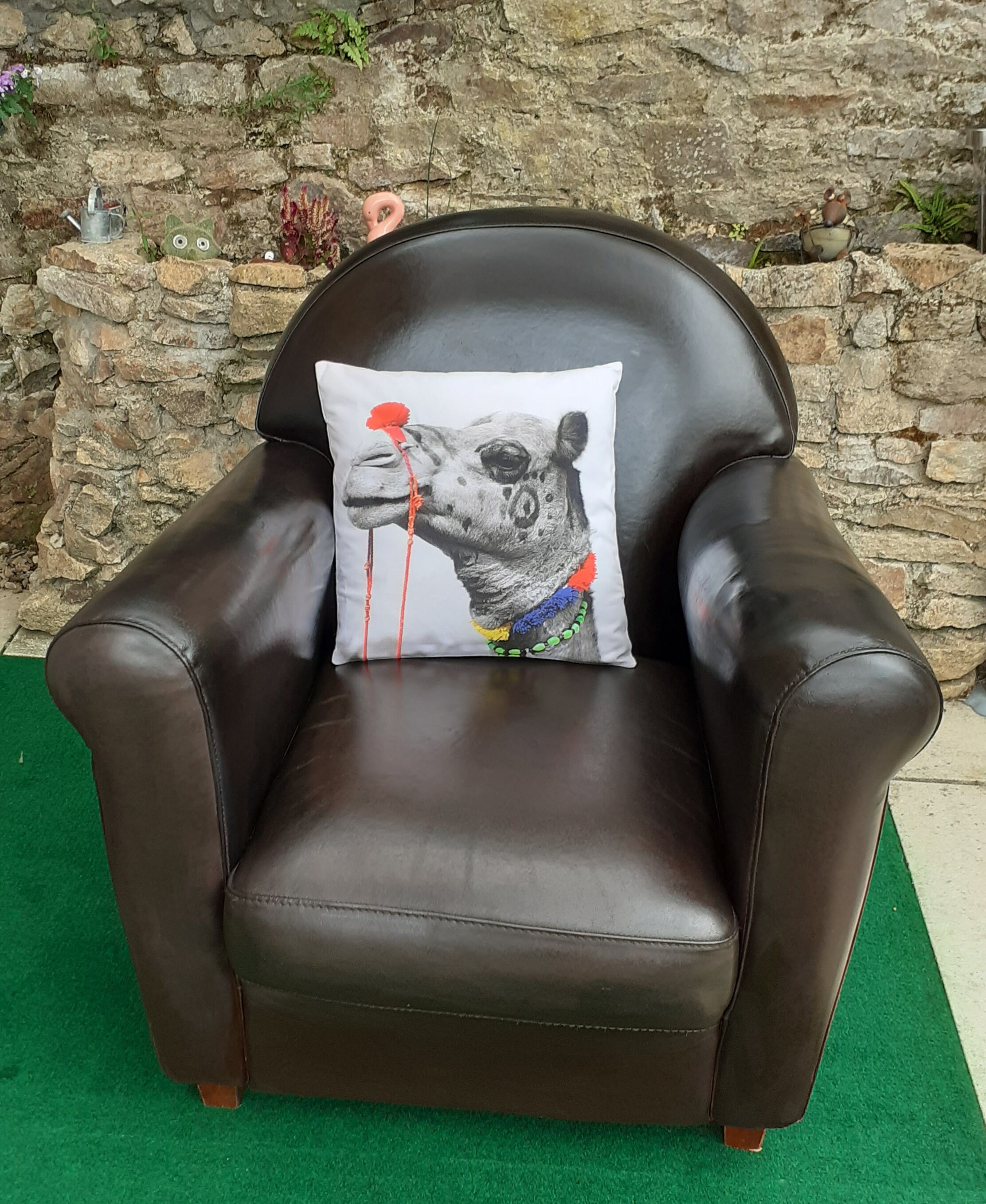 Fauteuil club en cuir bois & chiffons
