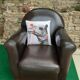 Fauteuil club en cuir bois & chiffons