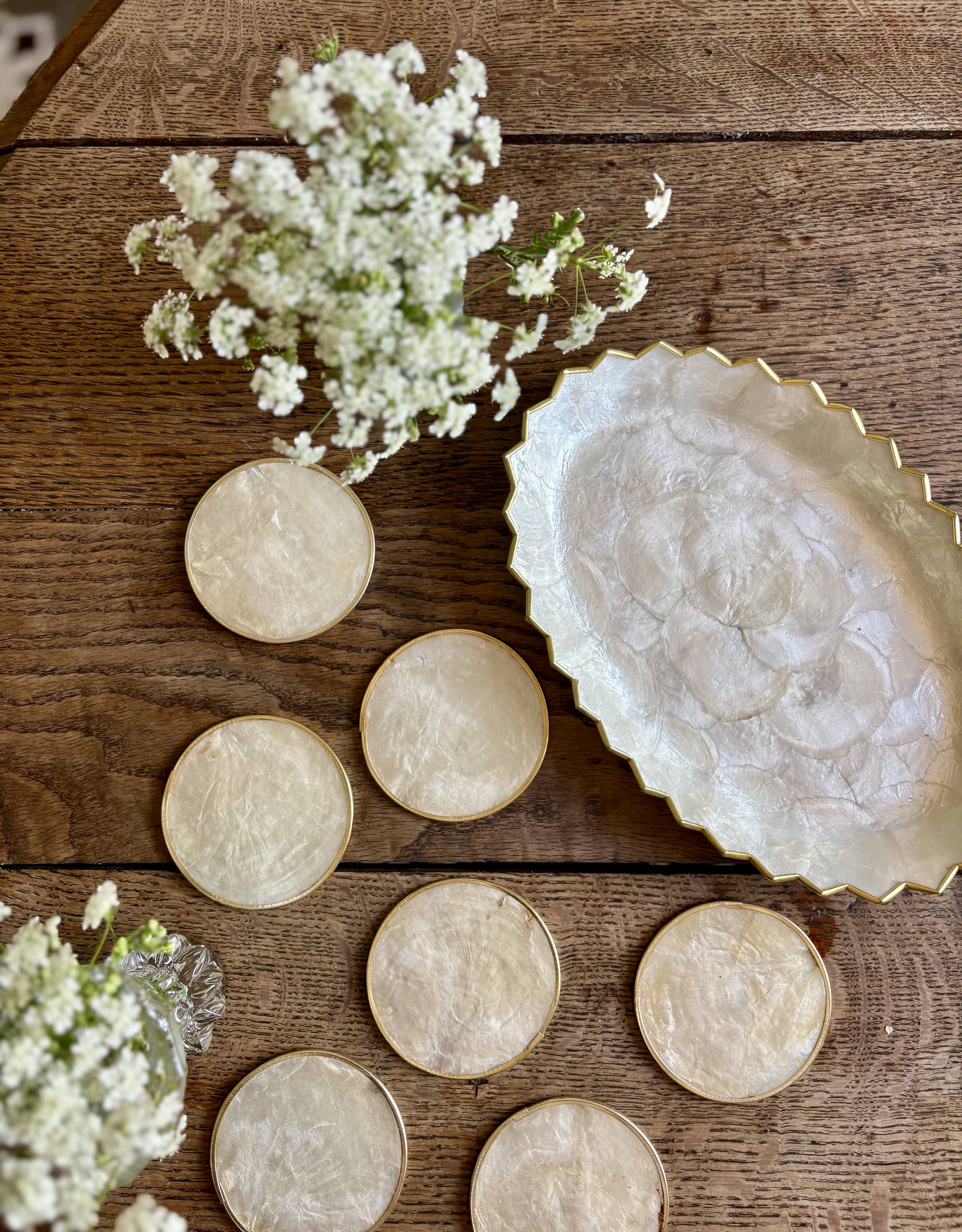 Lot of mother-of-pearl aperitif items, 7 coasters and a dish.
