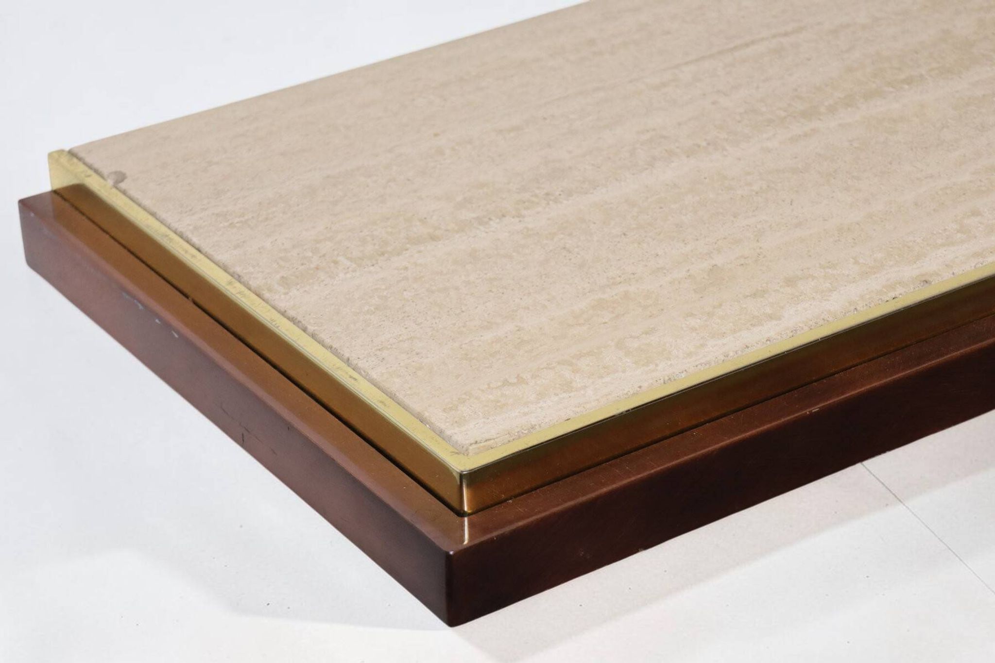 Console minimaliste en travertin et métal patiné — années 70