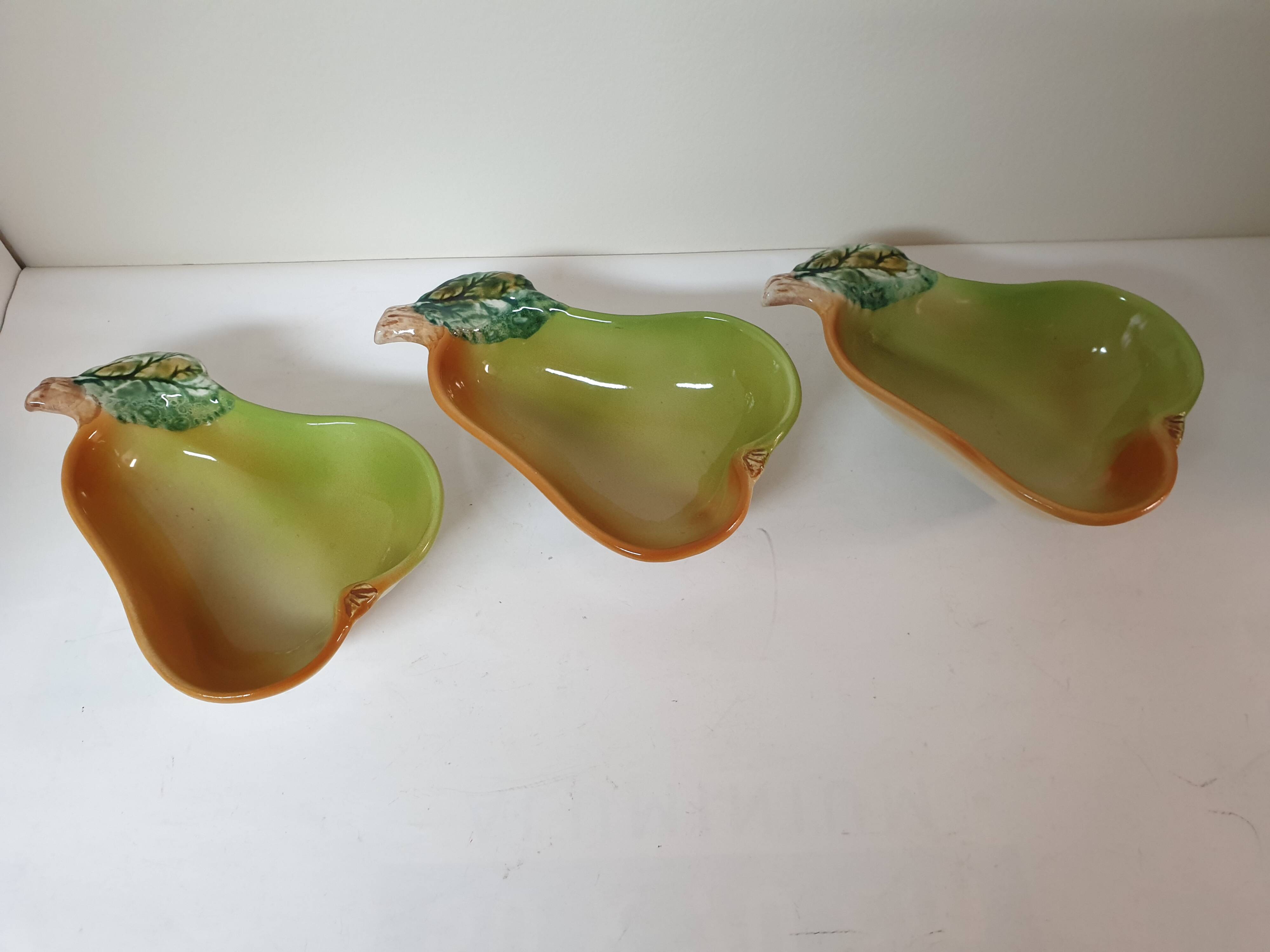 Set of 3 pear shaped ceramic bowls / cups