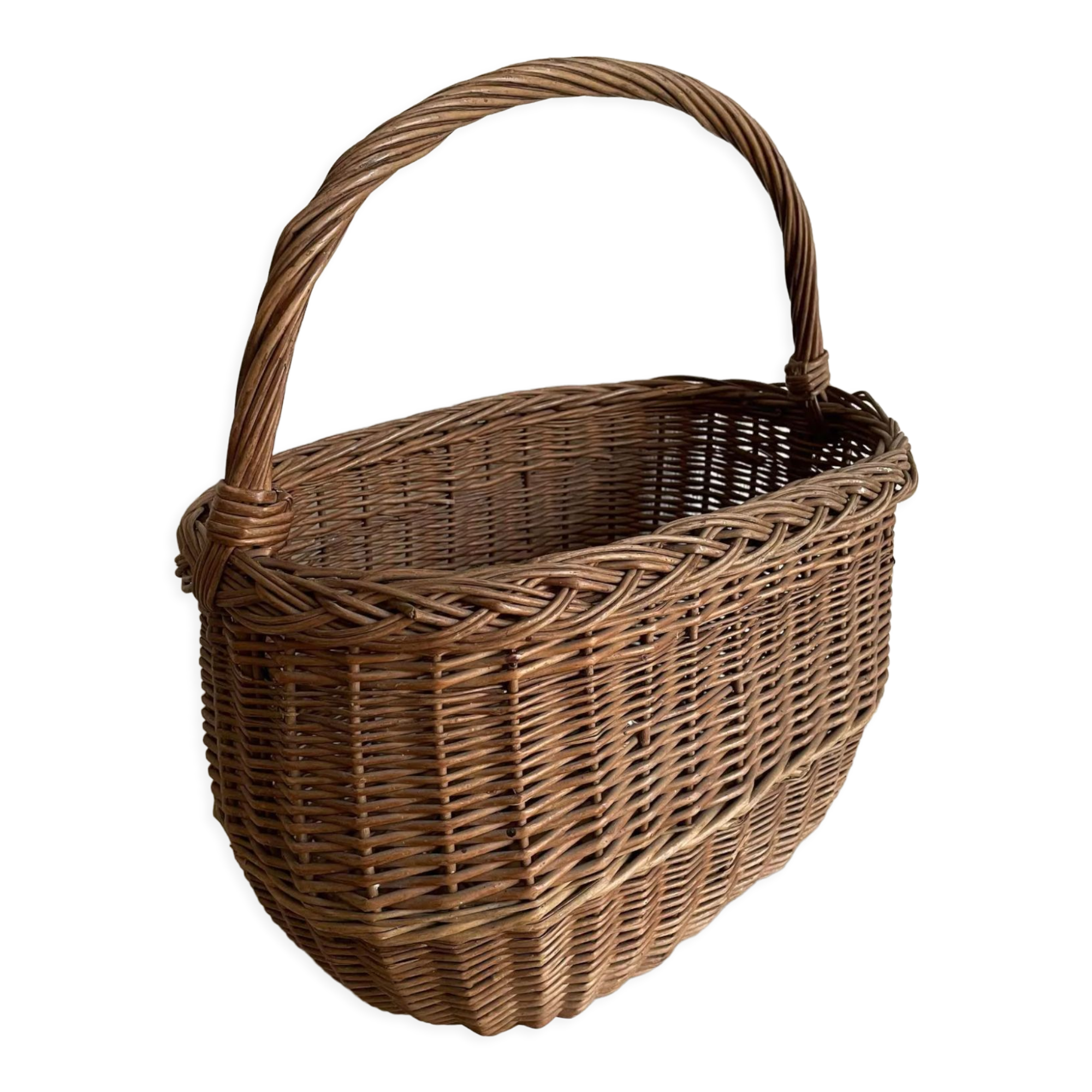 Oval wicker basket