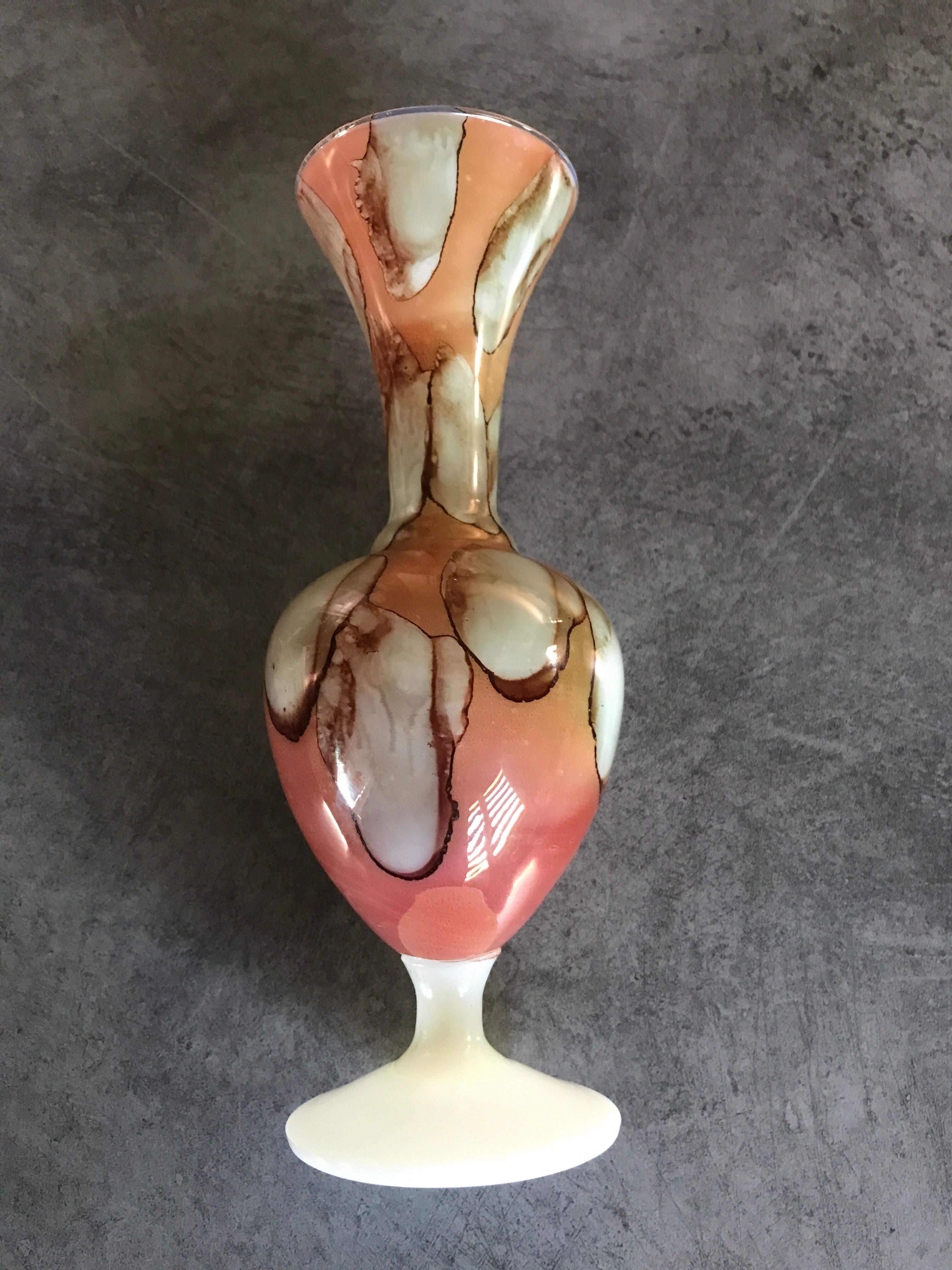 Vase soliflore in enamelled opaline decoration of pearly patterns 20 cm
