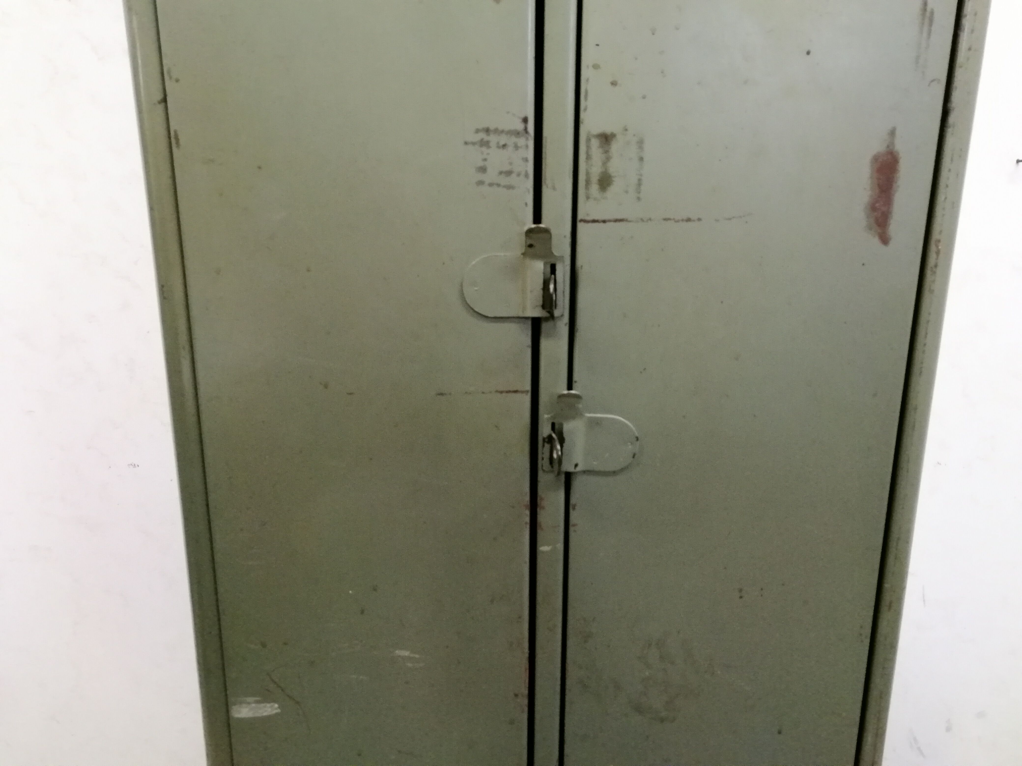 Industrial metal cloakroom