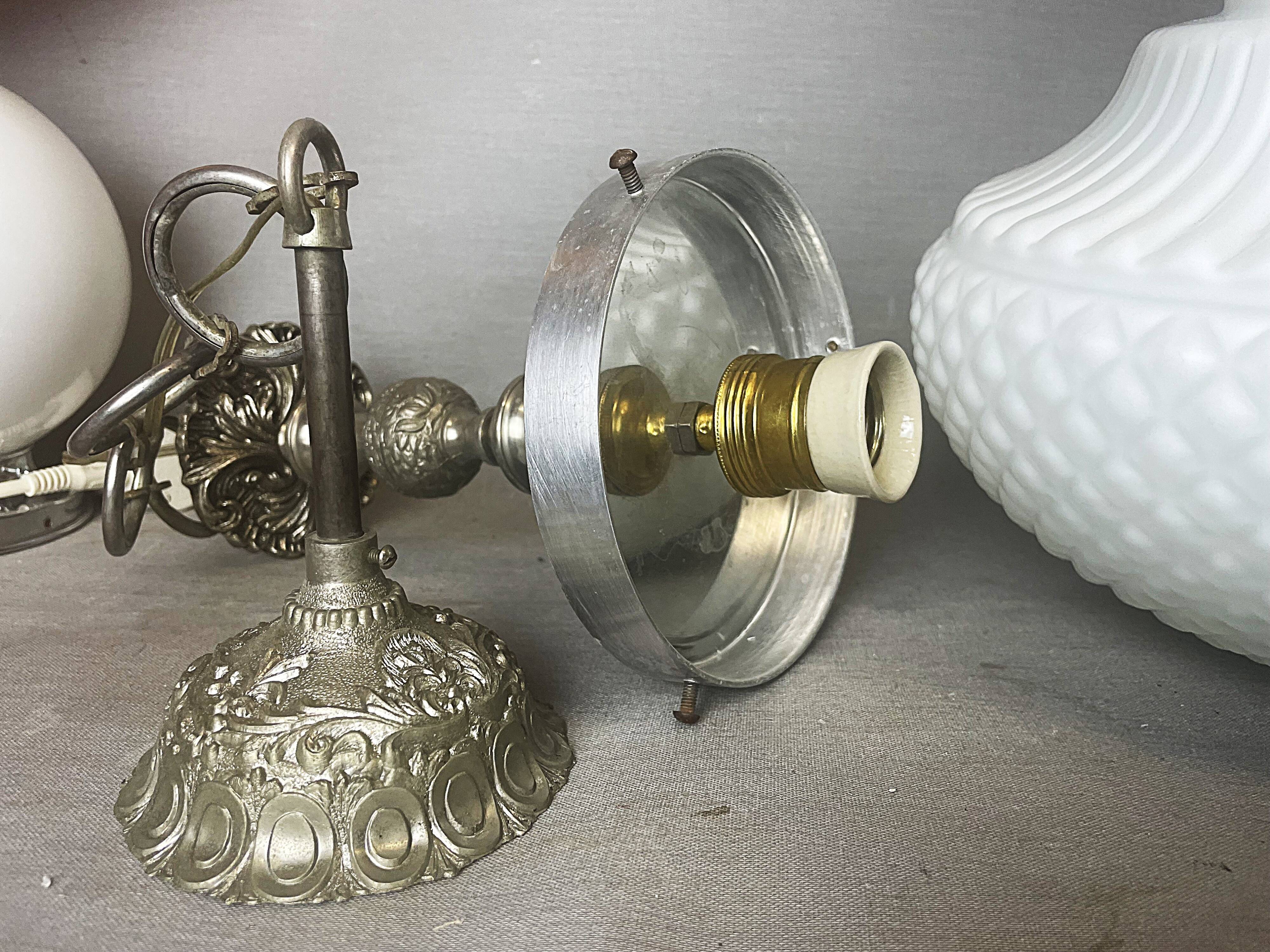 Lustre en verre opalin blanc
