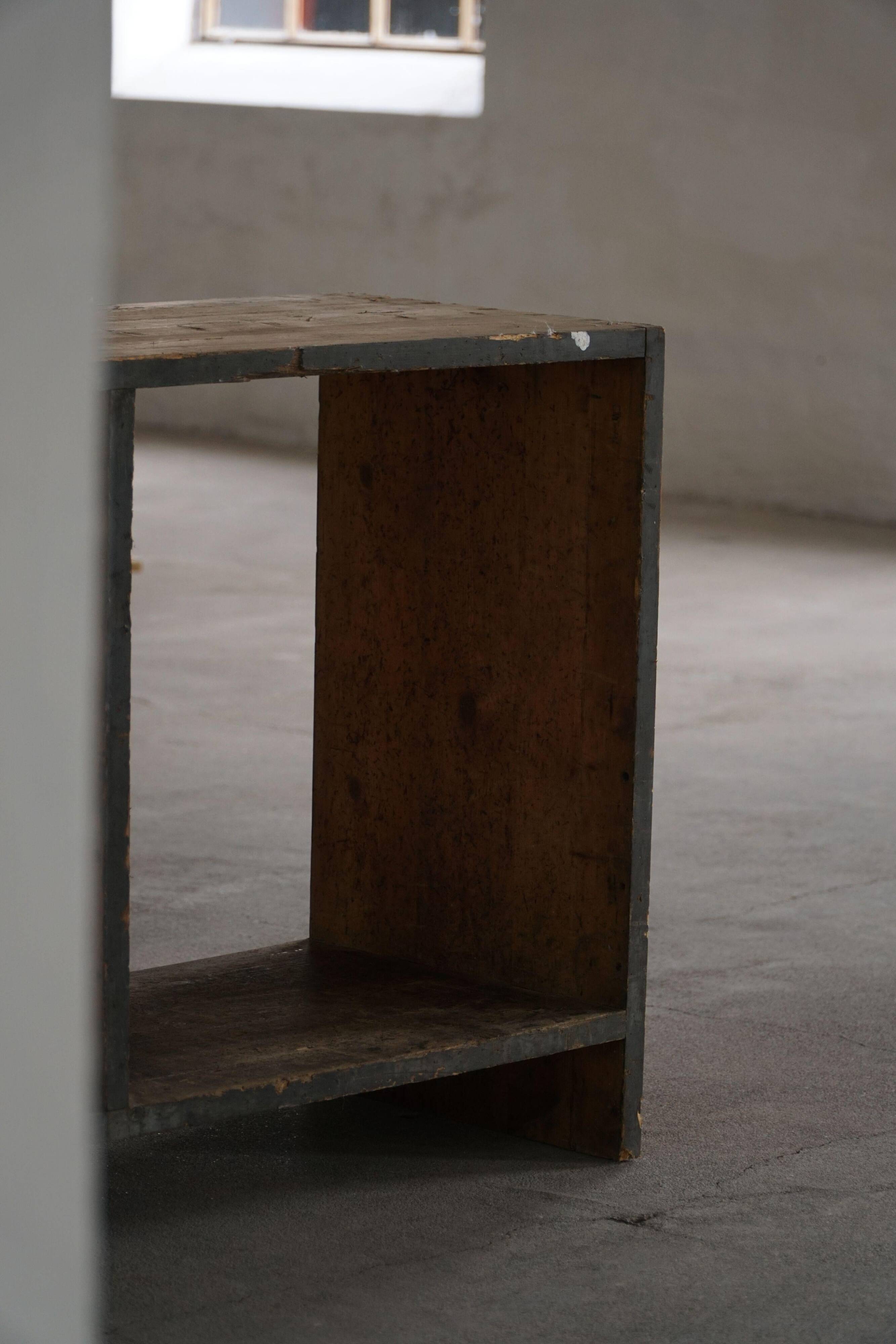 Primitive French shelf from the early 20th century in patinated oak, Wabi Sabi, 1920s.