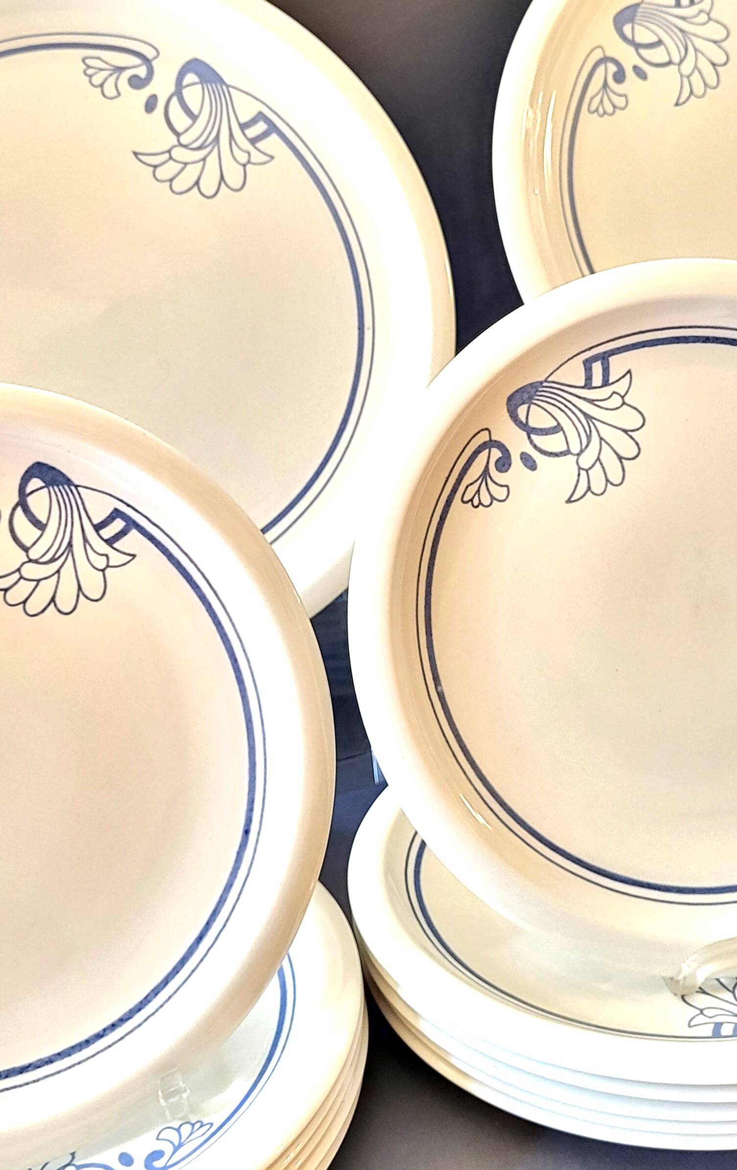 Boch (Belgium) Service for 12 people Art Nouveau decor