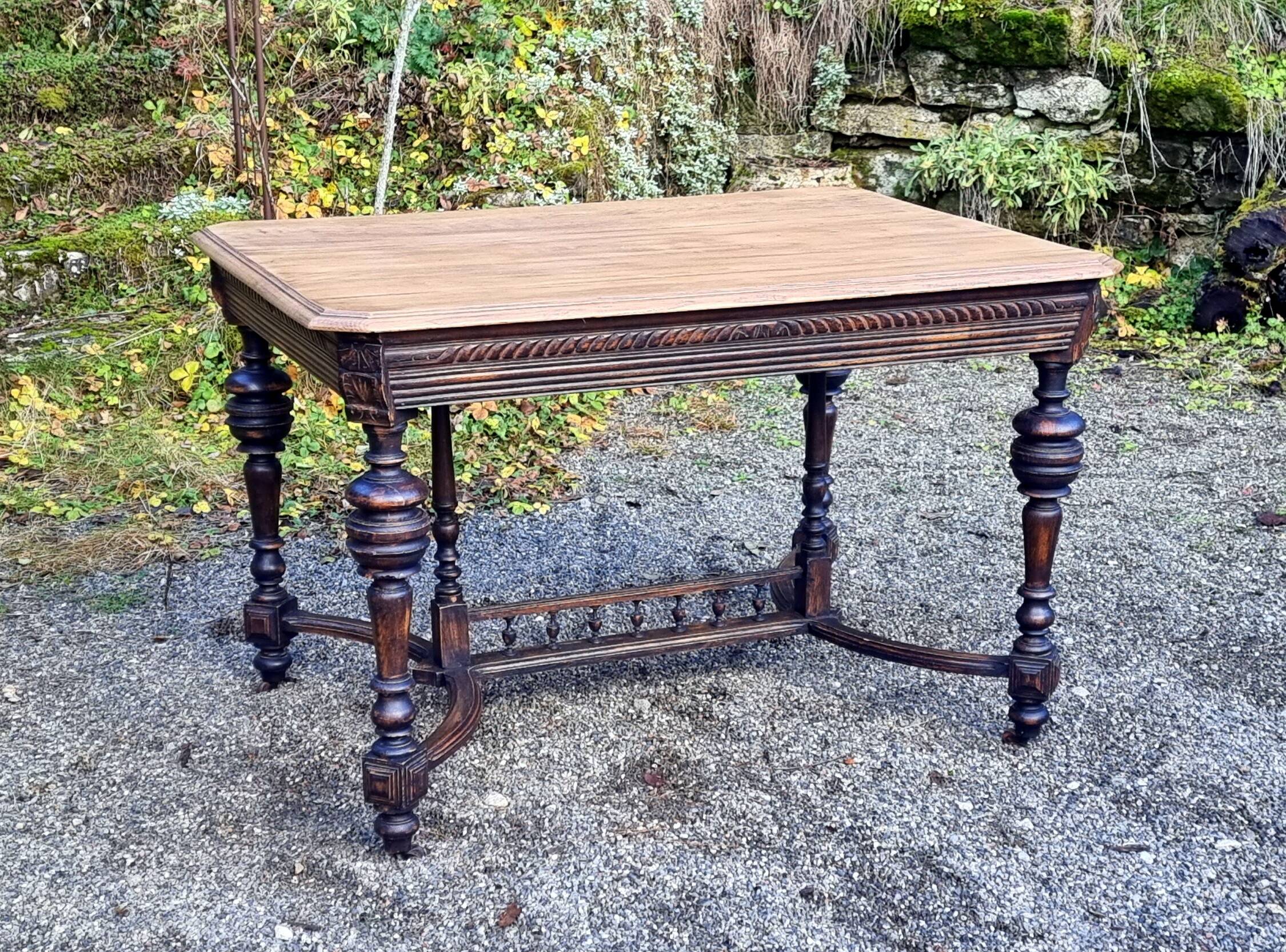Table from the late 19th century, neo-Renaissance style, in black and oak.