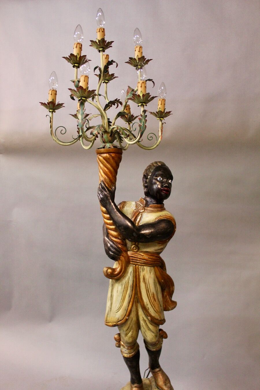 Nubian flare in wood and lacquered metal