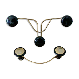 Wears vintage coats patères