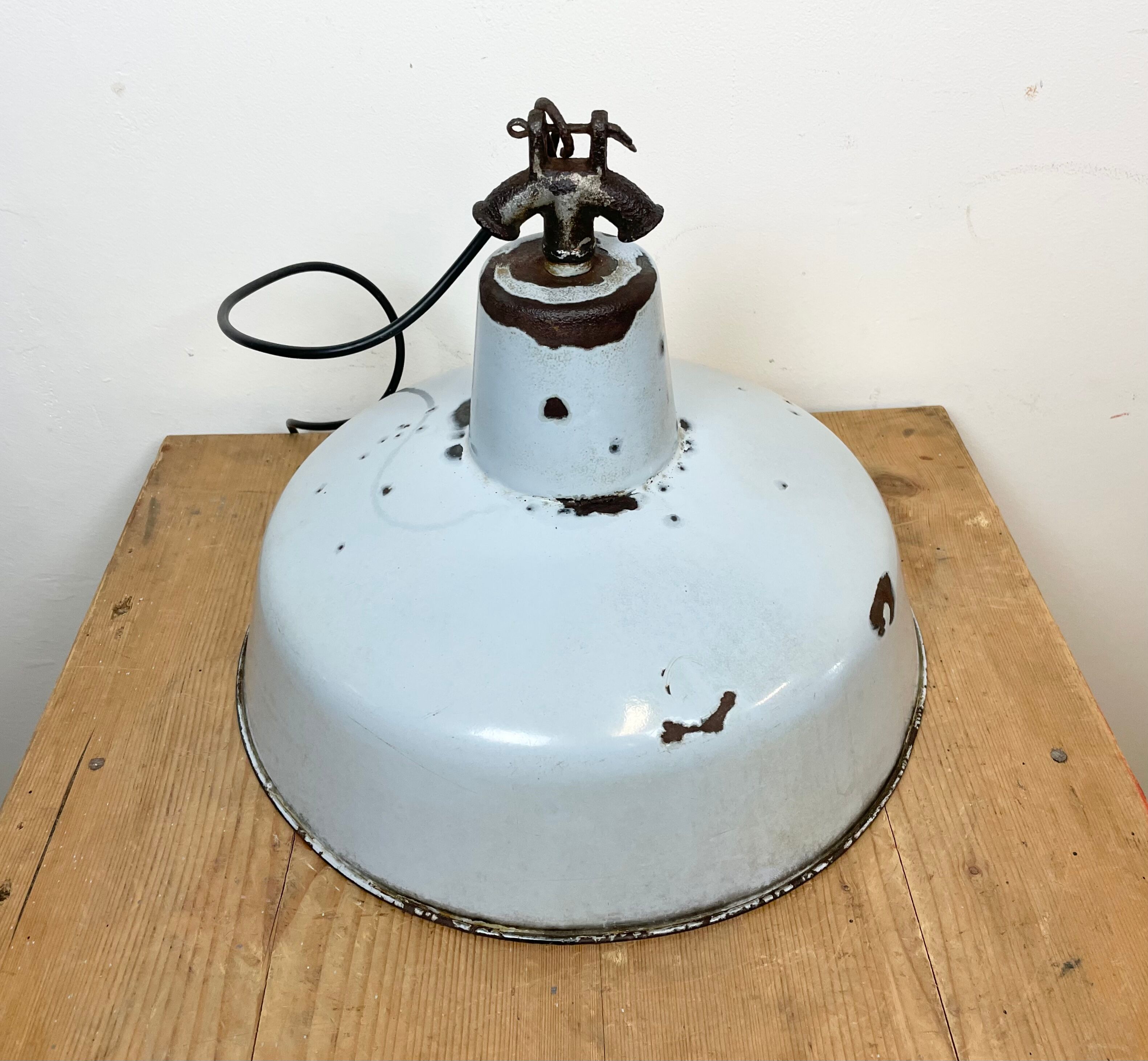 Industrial light grey enamel factory lamp with cast iron top, 1950s