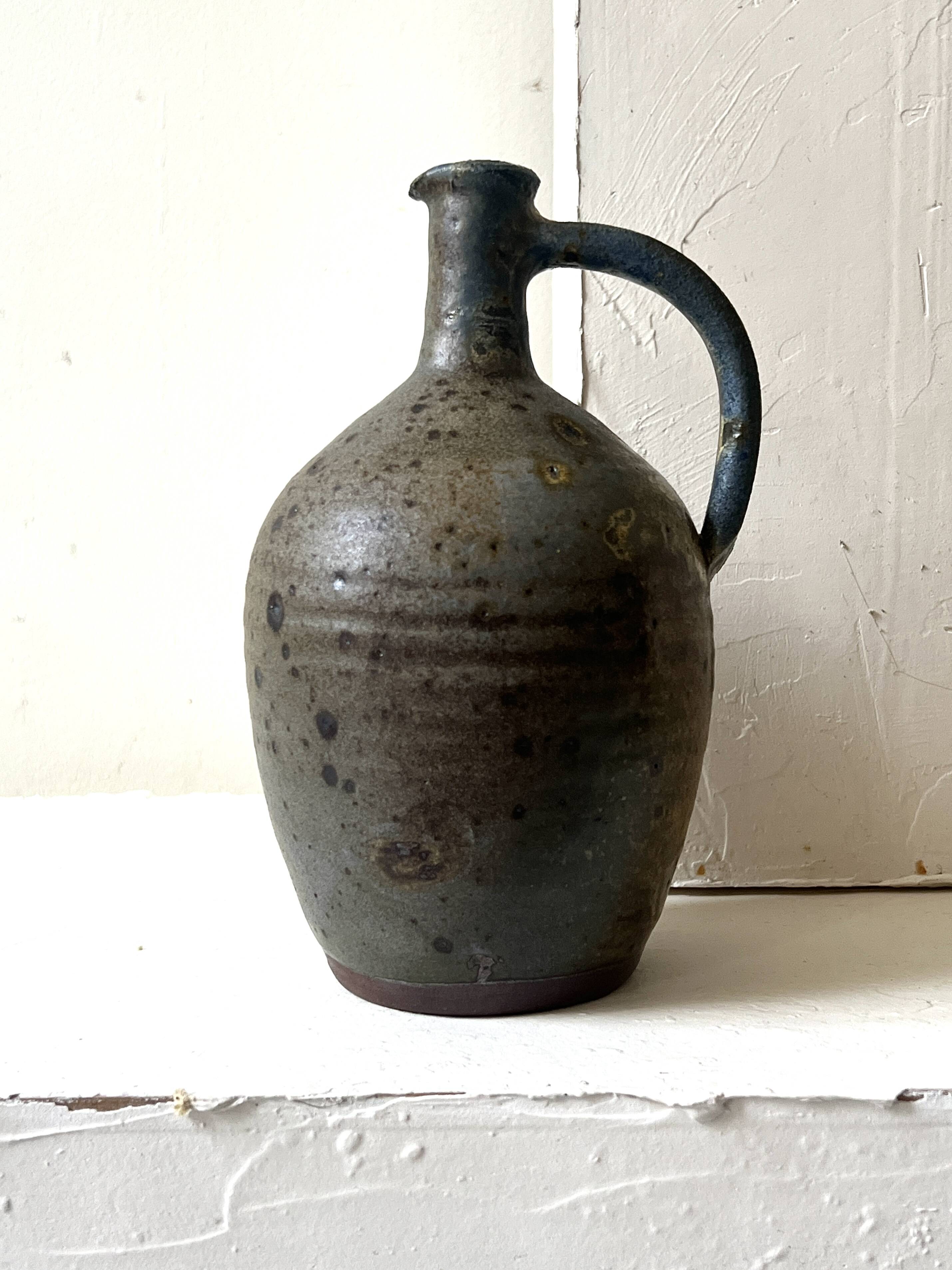 Carafe en grès pyrité, La borne France 1950