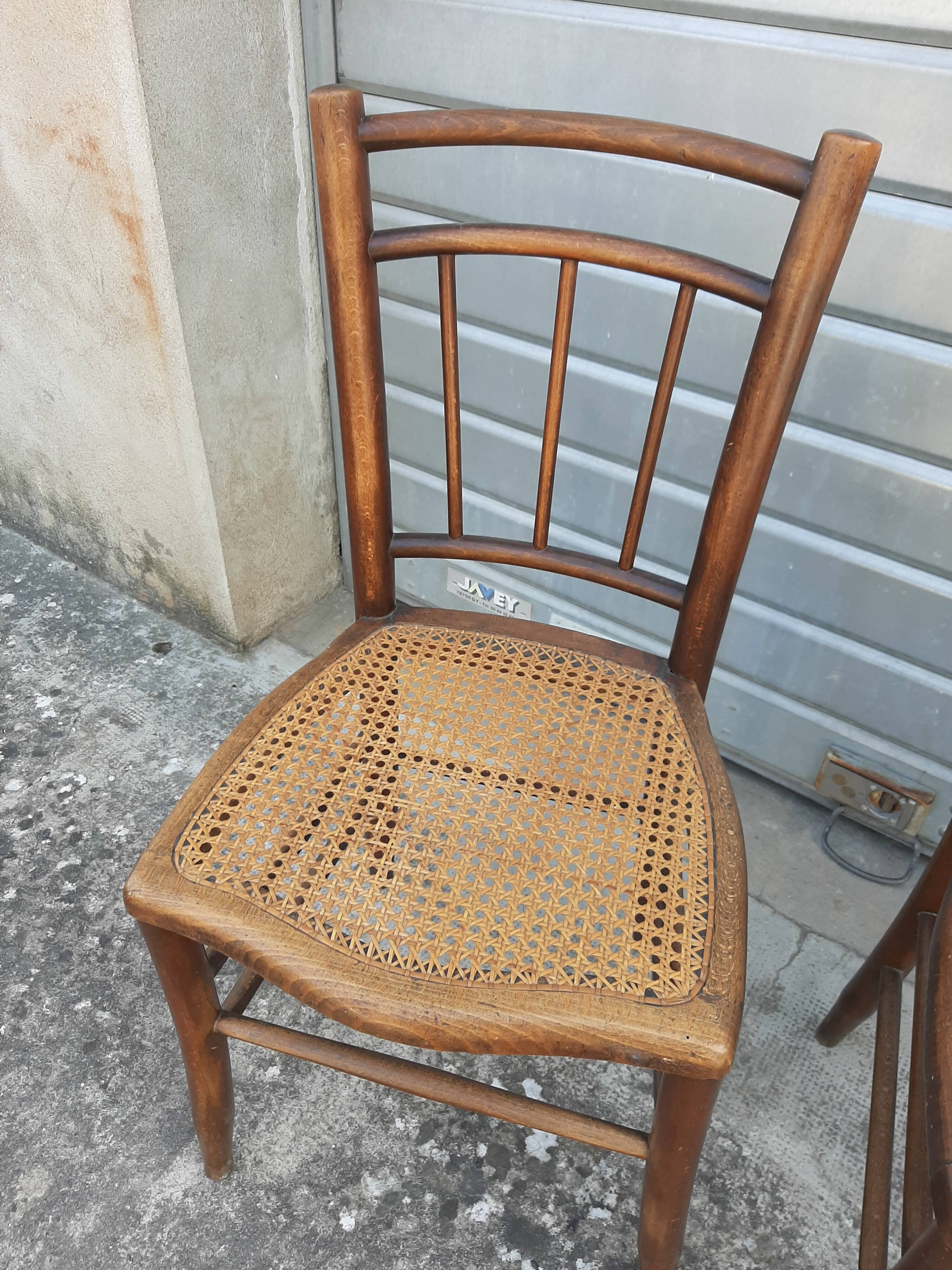 Paire de chaises de bistrot canné