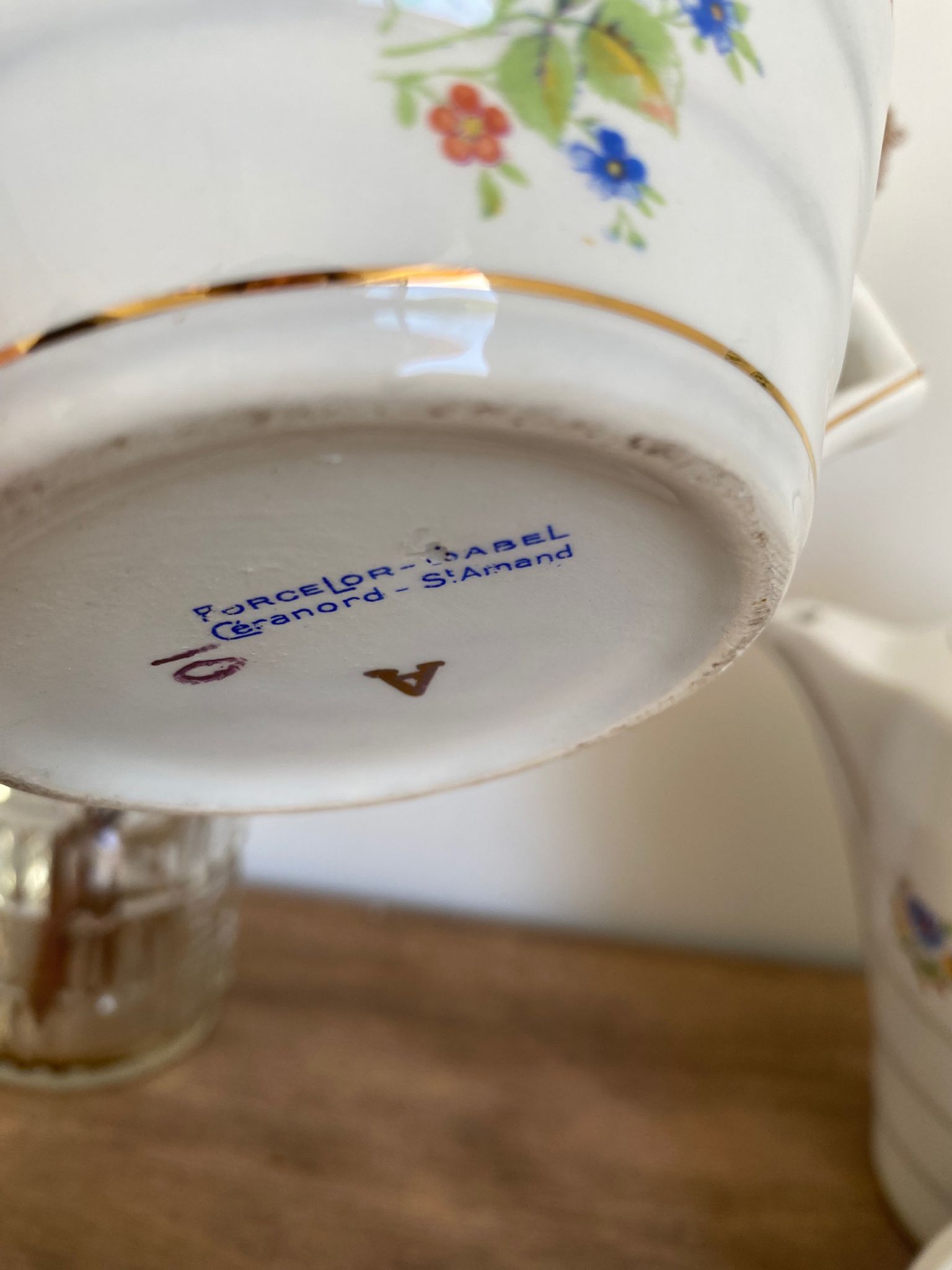 Cafetière et sucrier en porcelaine