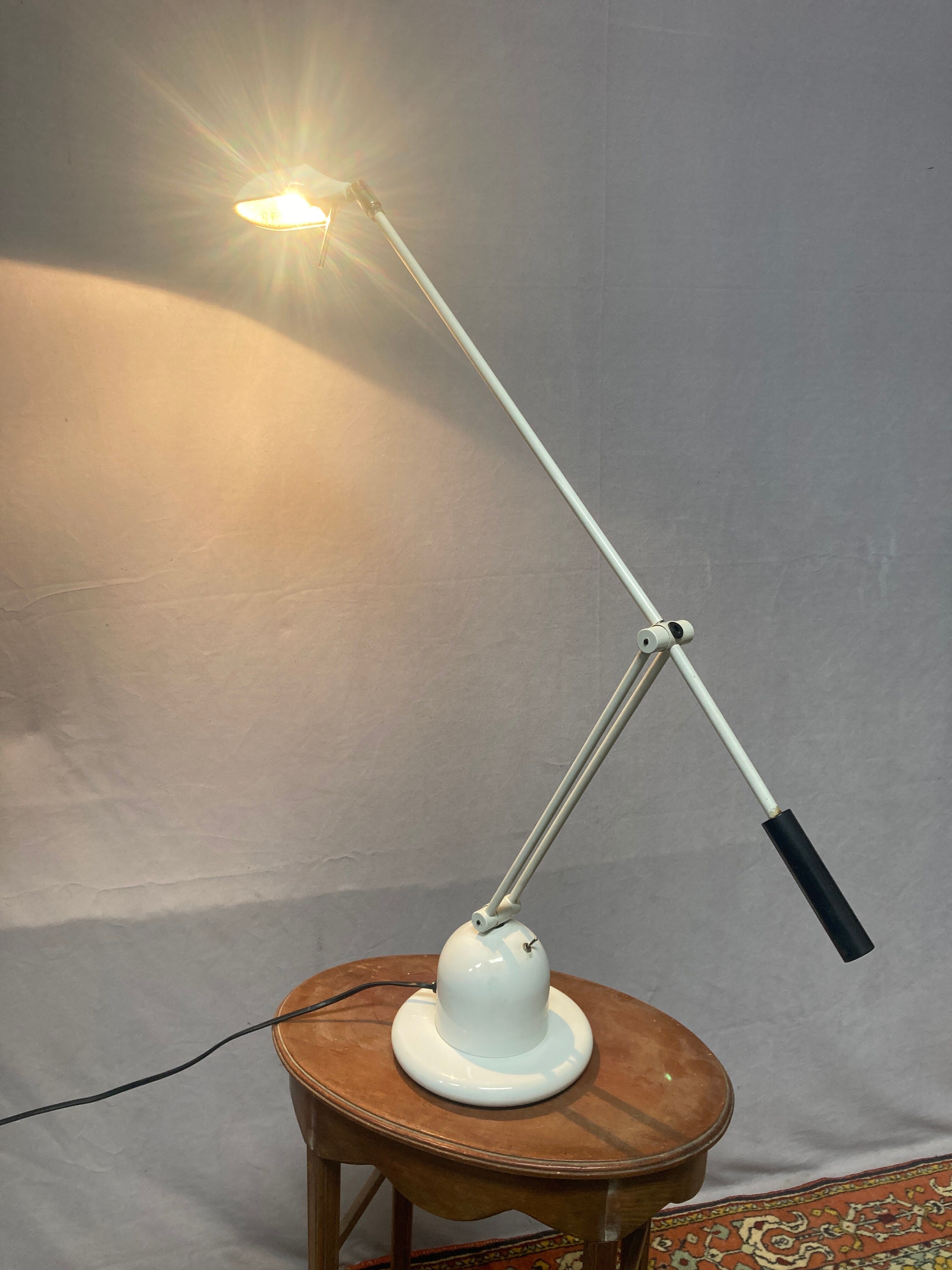 Halogen desk lamp