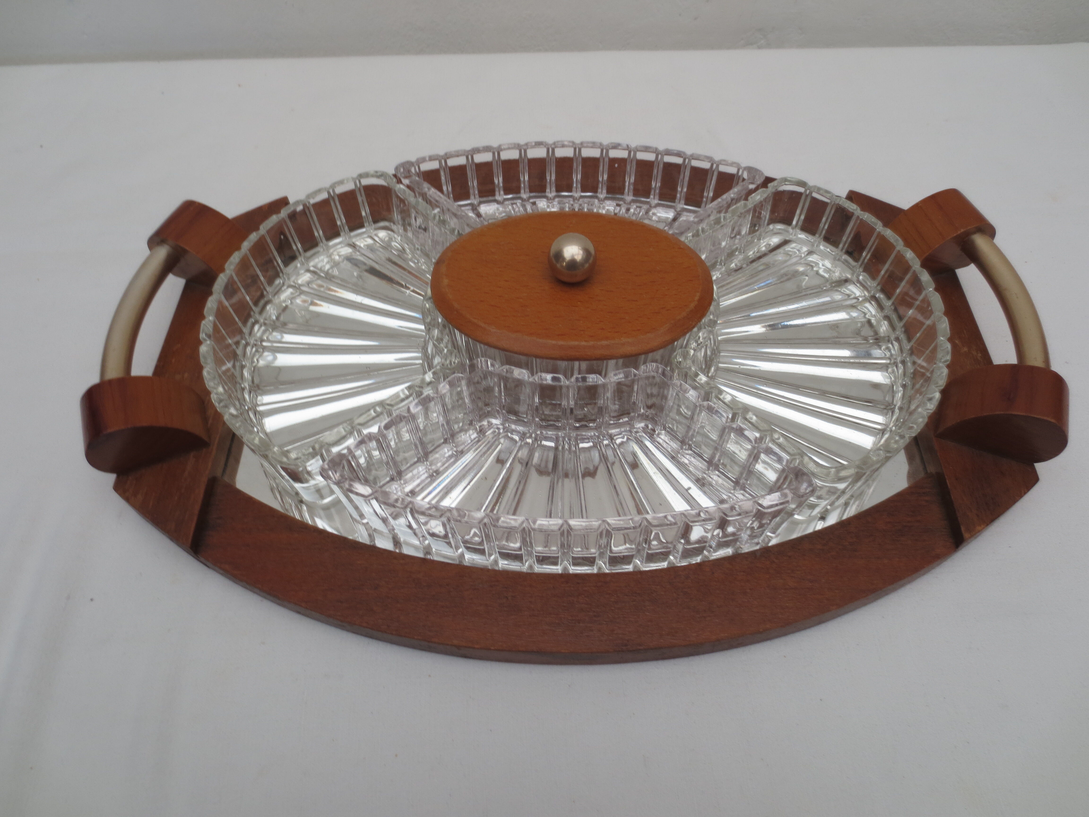 Plateau  à hors d'oeuvre en cristal sur base plateau miroir en bois des  année  40