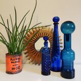 Bouteille en verre bleue