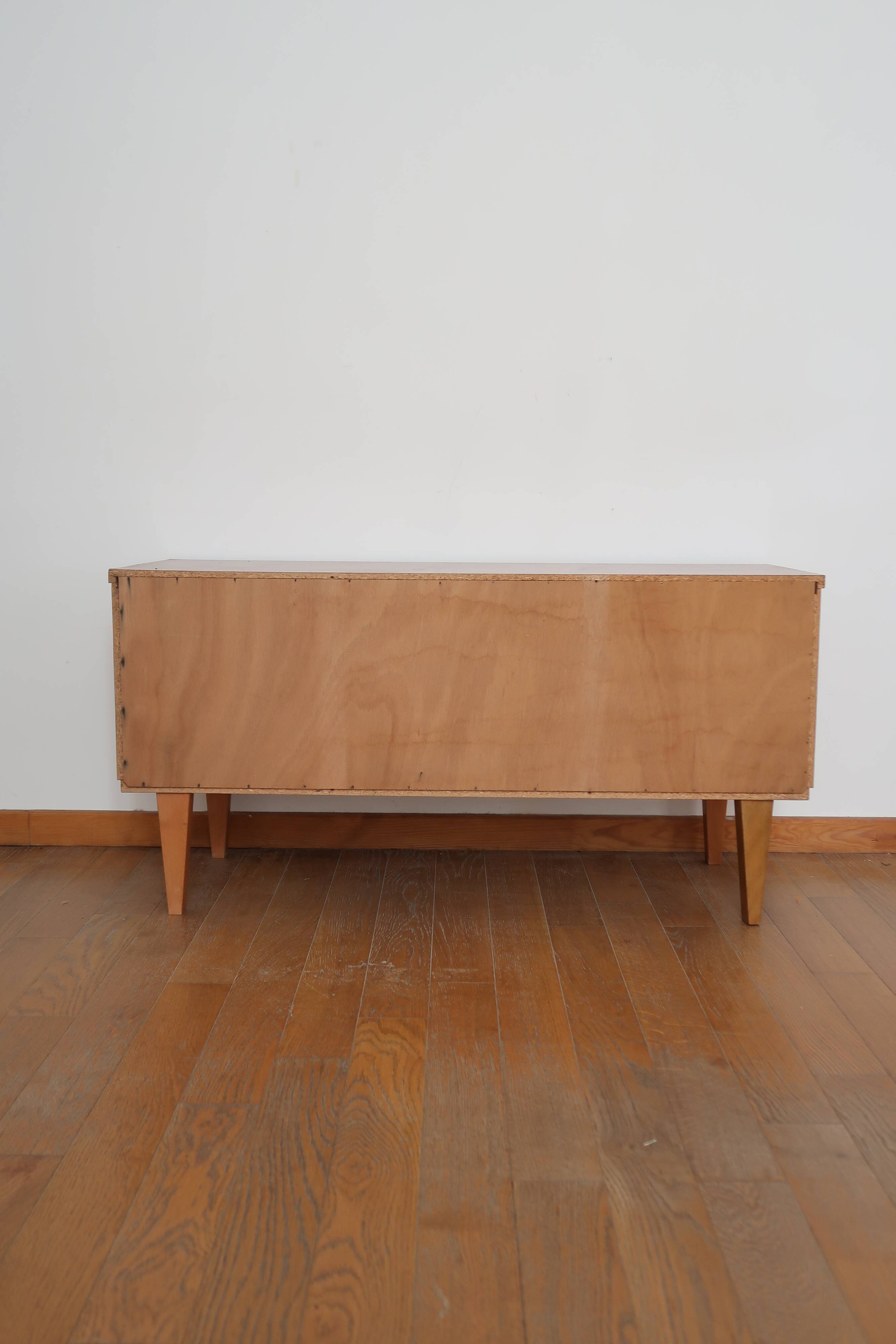 Small Scandinavian row