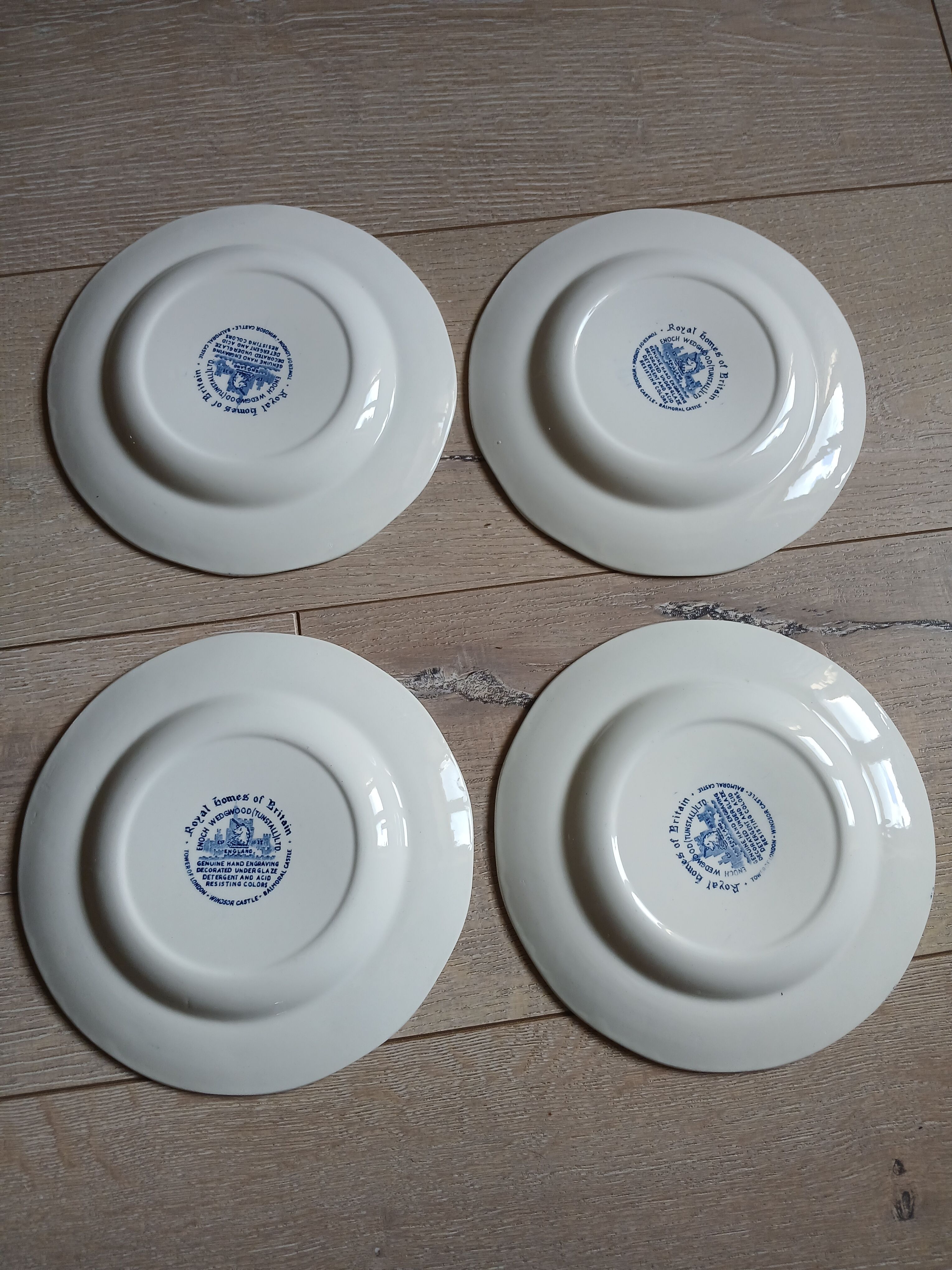 4 antique Wedgwood dessert plates