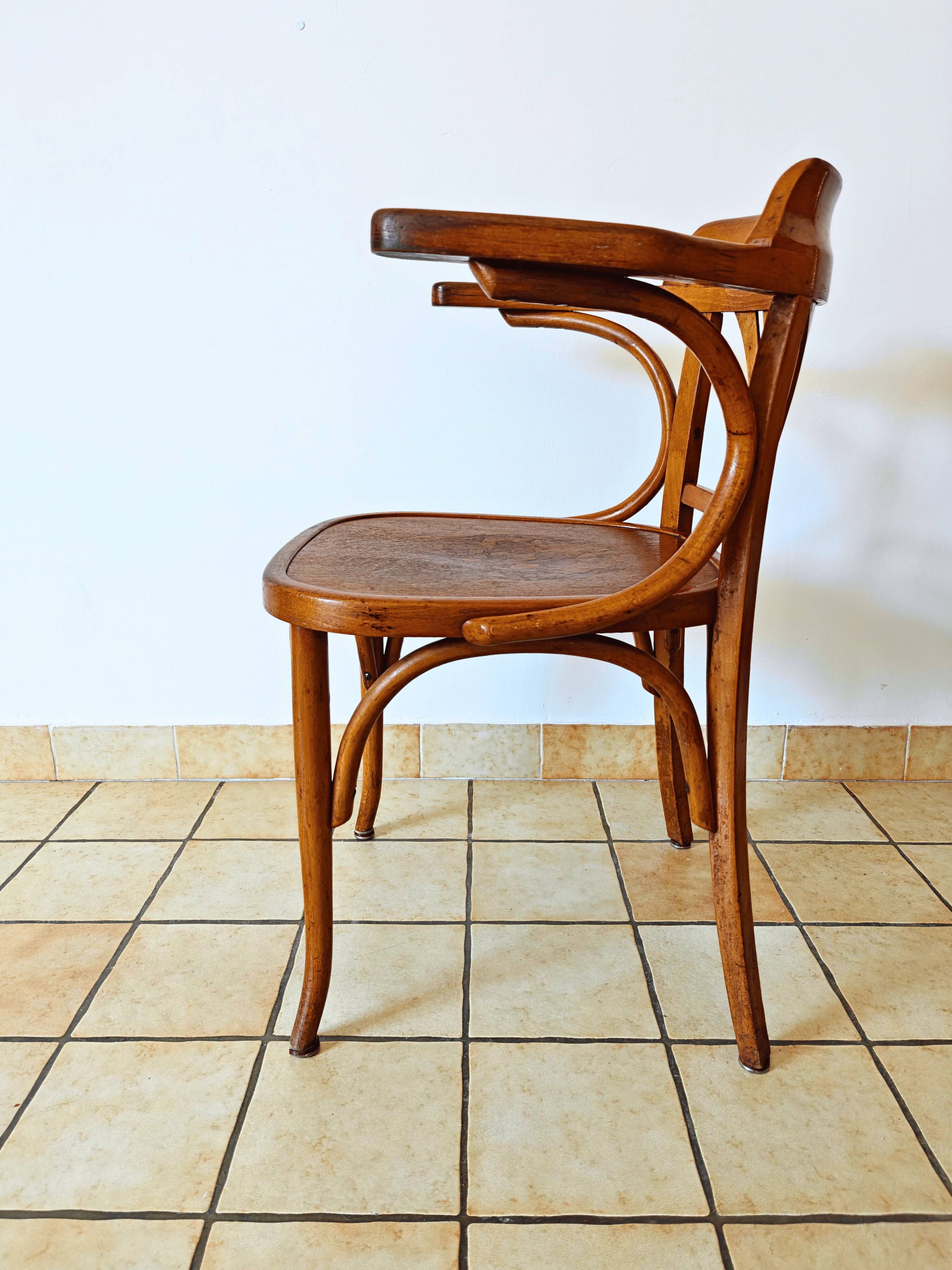 Art Nouveau office chair with curved wood attributed to J&J Kohn, 704 1/2 4V