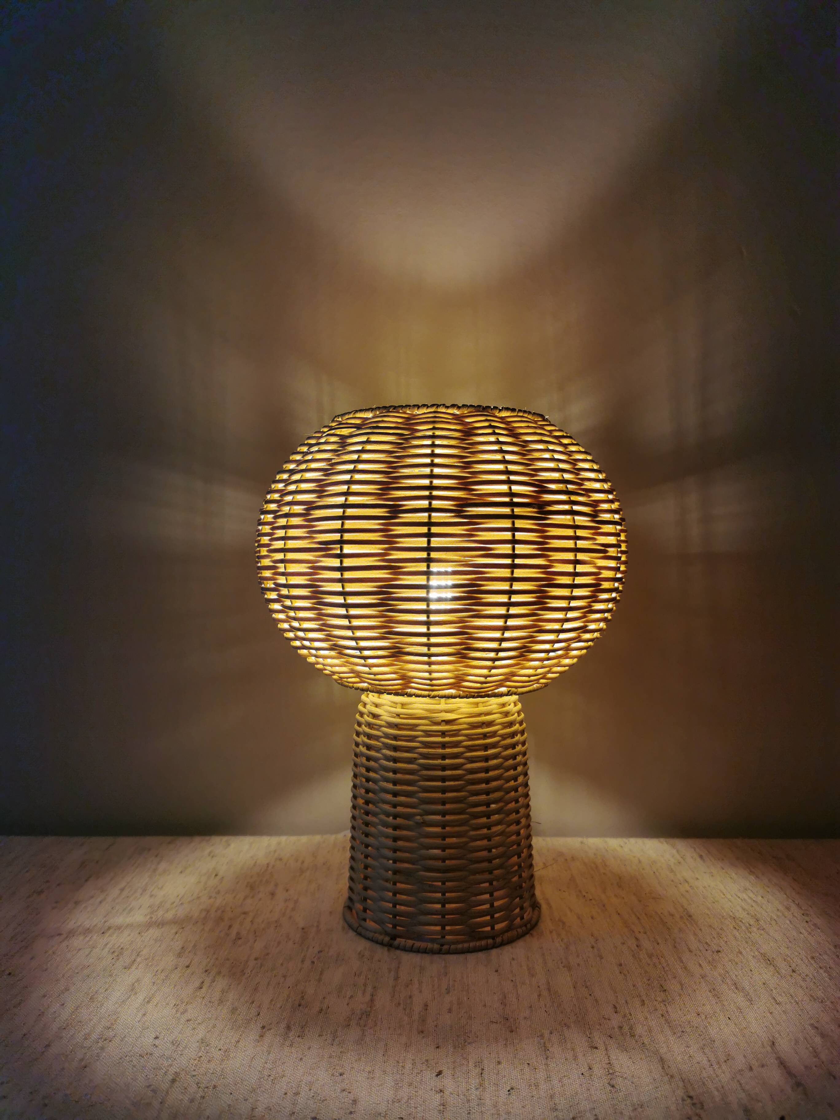 Jeanne rattan lamp