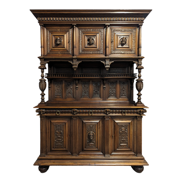 Buffet de style Renaissance en noyer