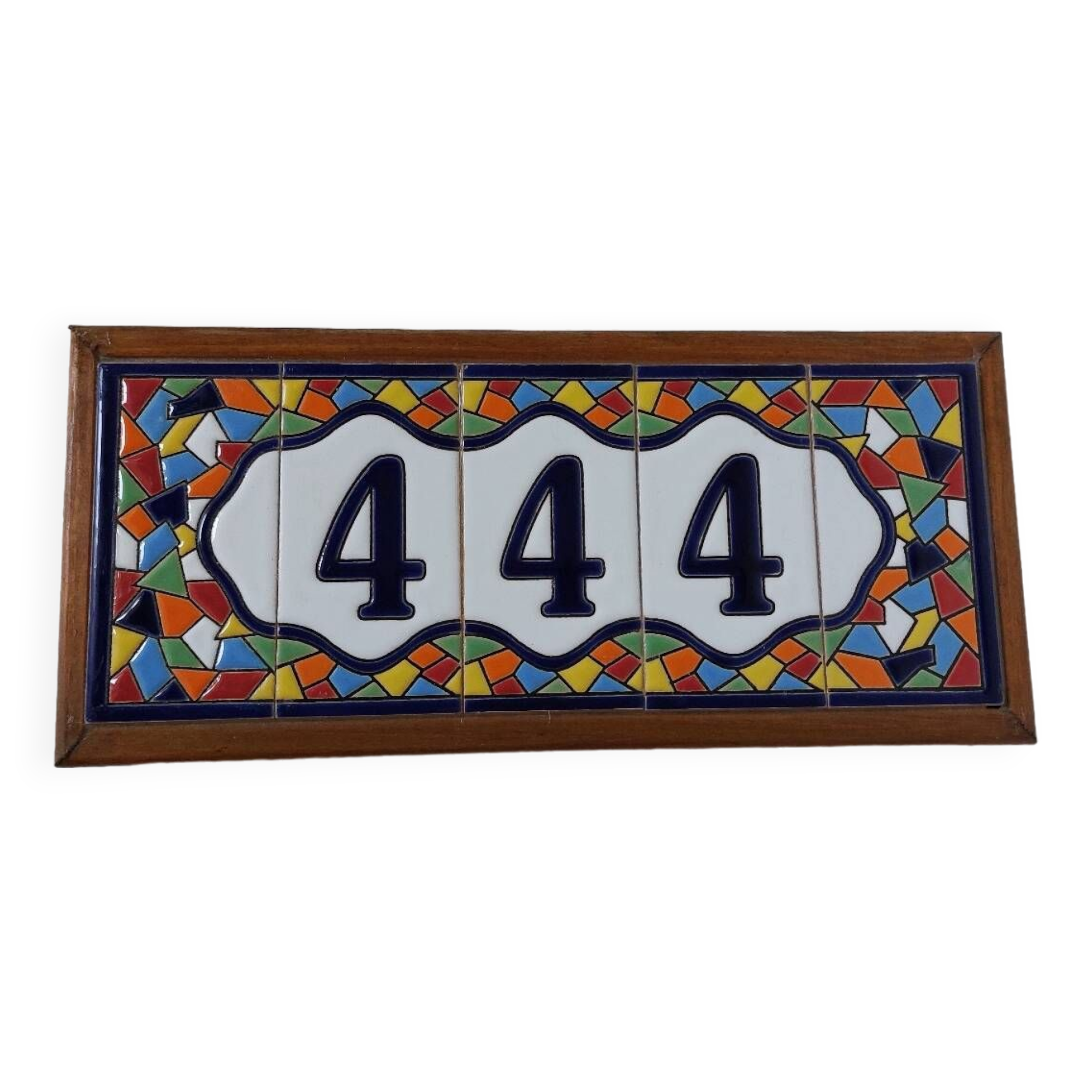Enamelled ceramic number plate