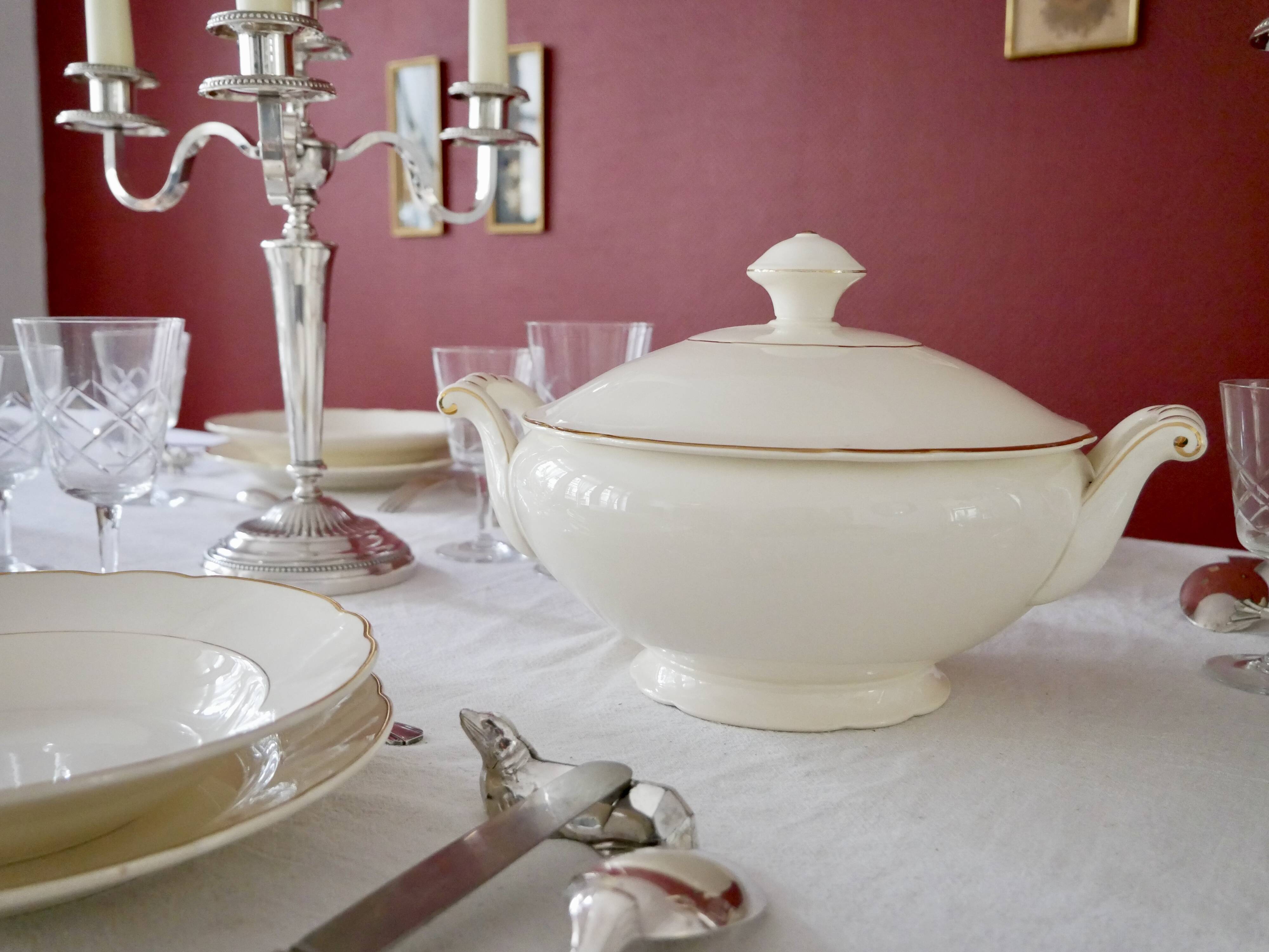 Villeroy and Boch ivory and gold edging service 52 pcs