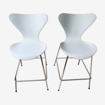 Paire de chaises hautes par Arne Jacobsen pour Frtiz Hansen