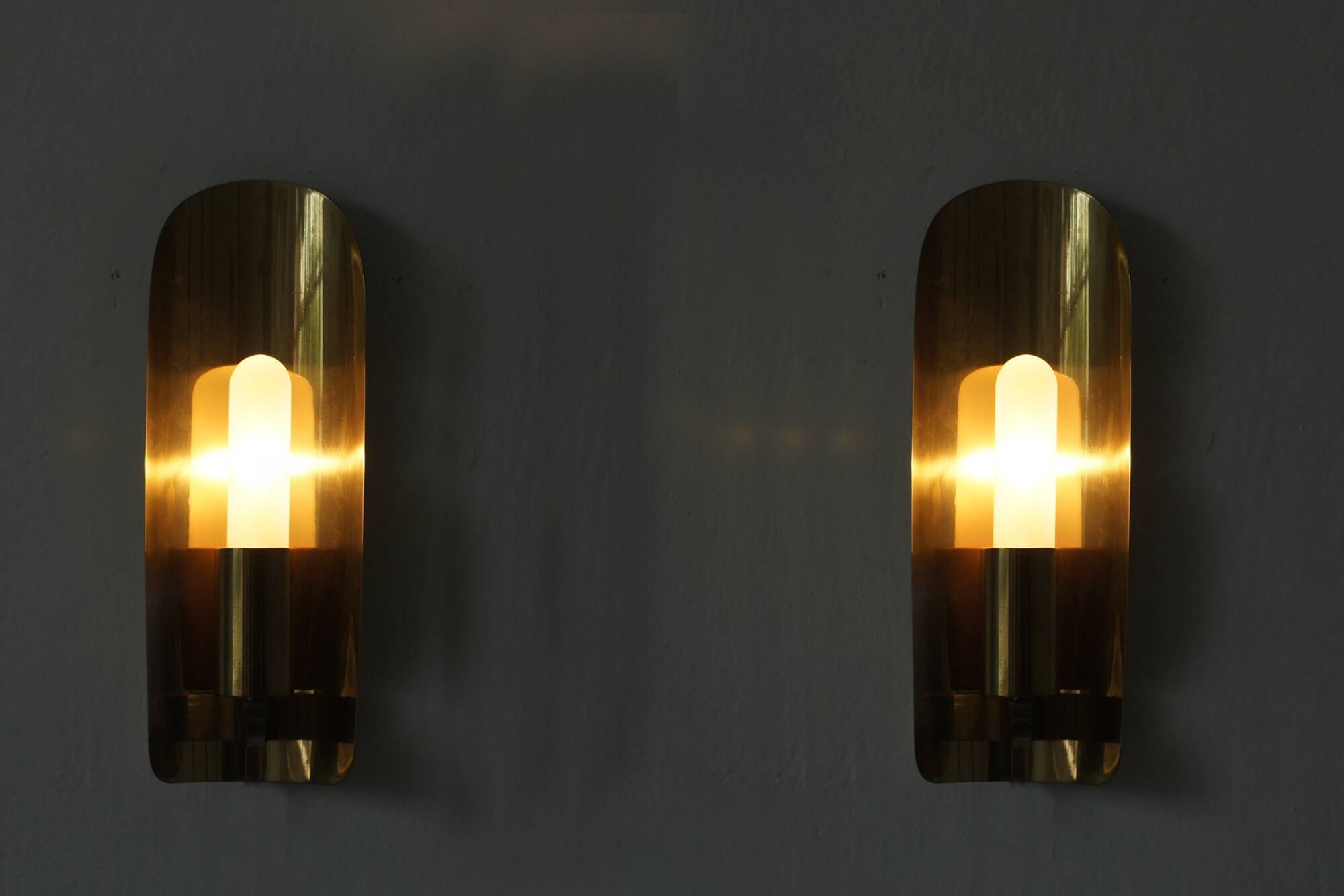 Appliques murales en laiton de style mid-century moderne, ensemble de 2