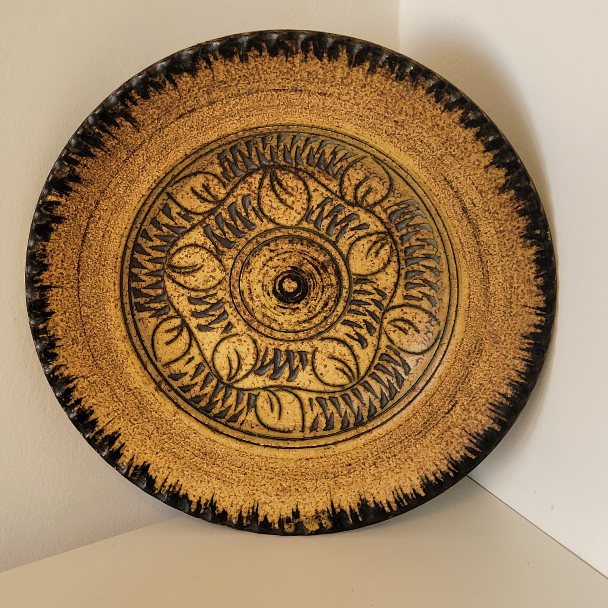 Large vintage stoneware ceramic plate to identify