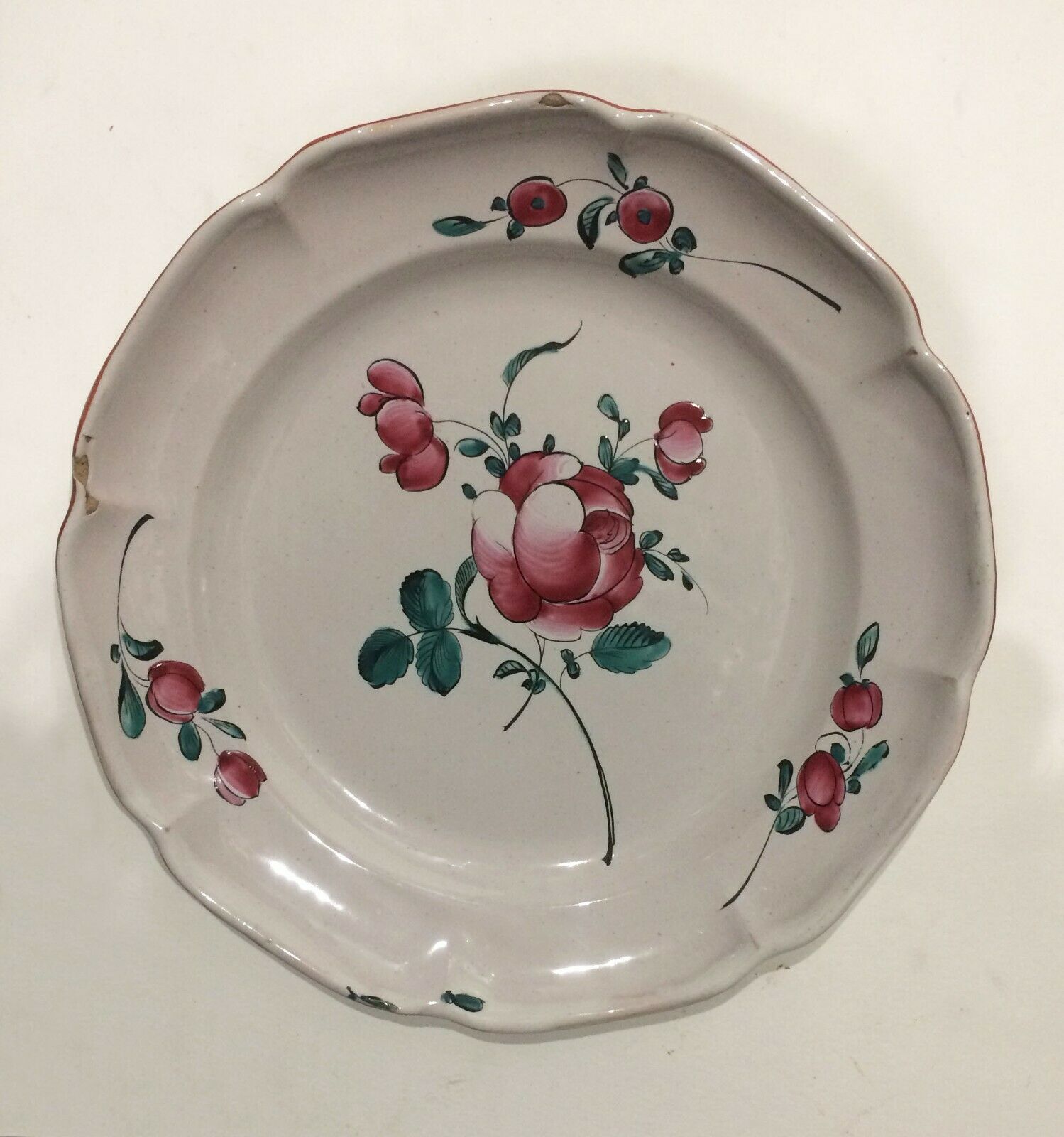 Eastern earthenware plate decorated bouquet of flowers