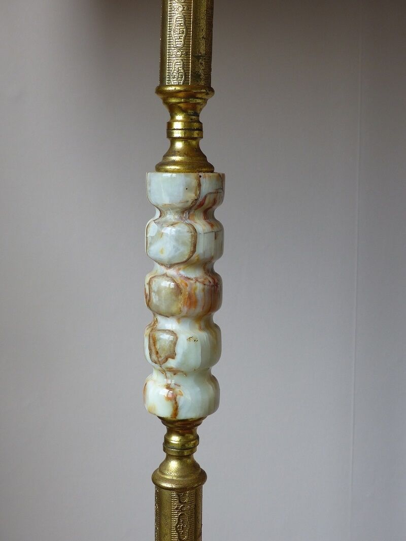 Lamppost in veined onyx and brass metal of the 1960s