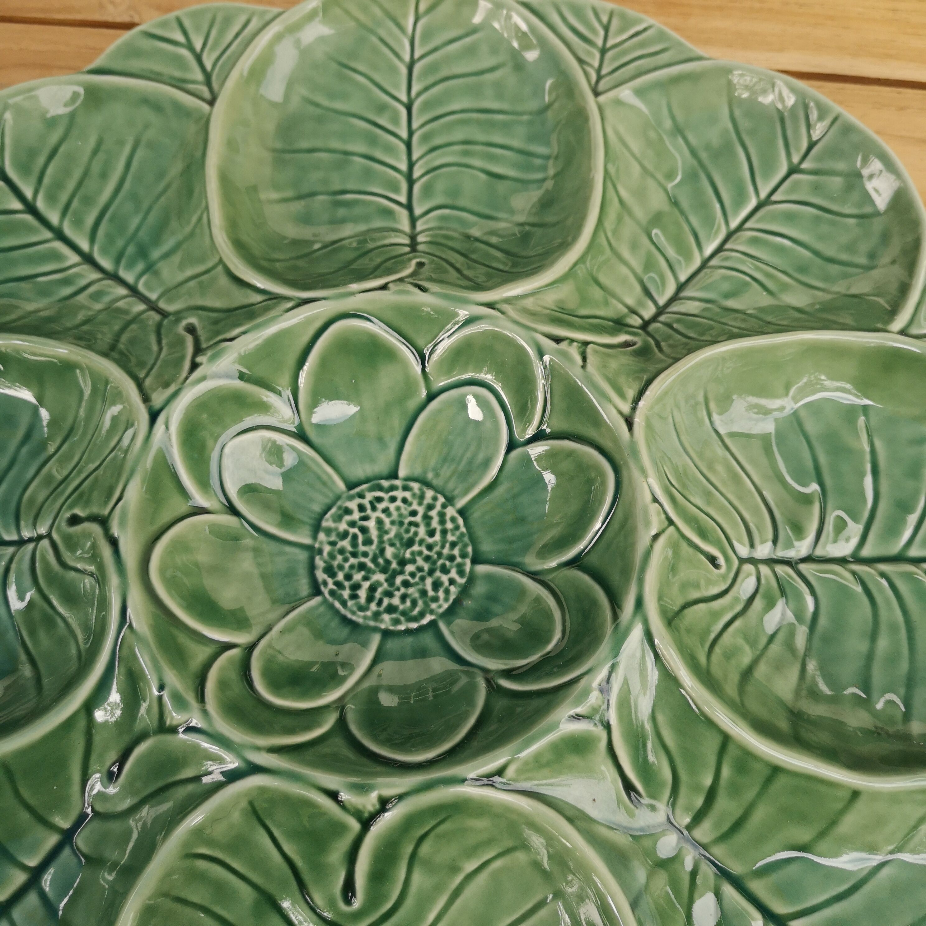 Green barbotine aperitif dish