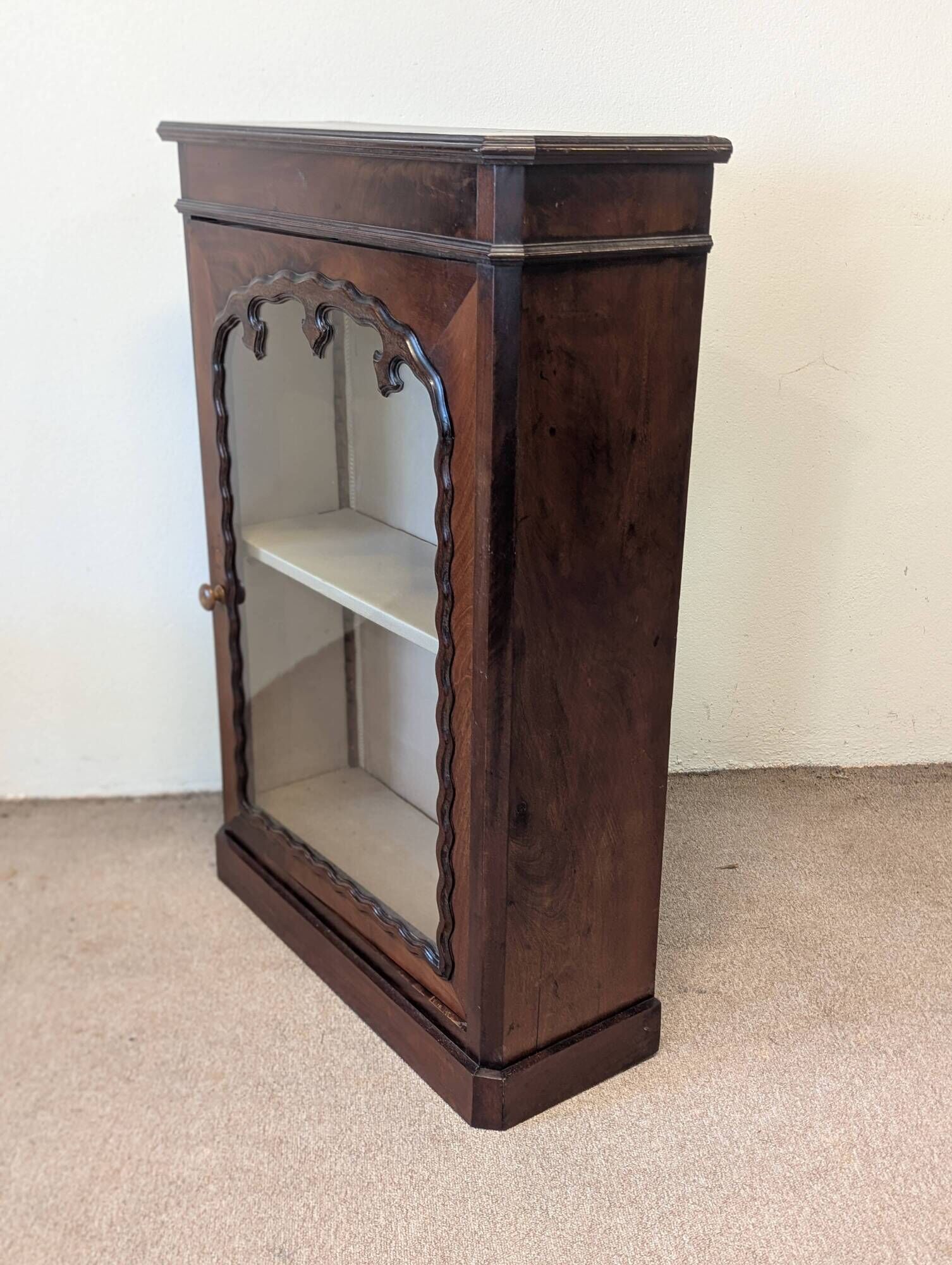 Mahogany display cabinet from the late 19th century, for standing or wall mounting.