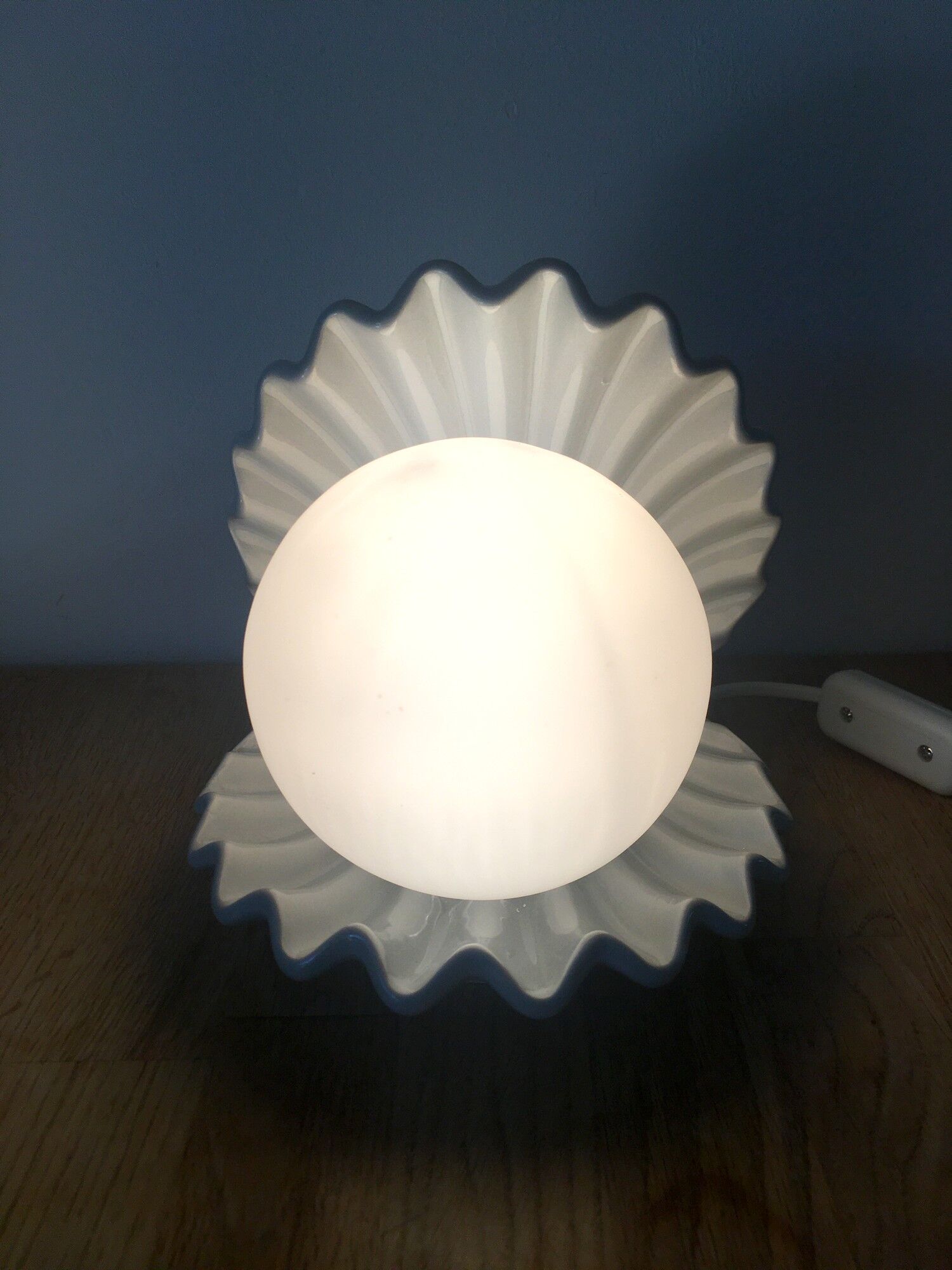 Vintage ceramic shell lamp