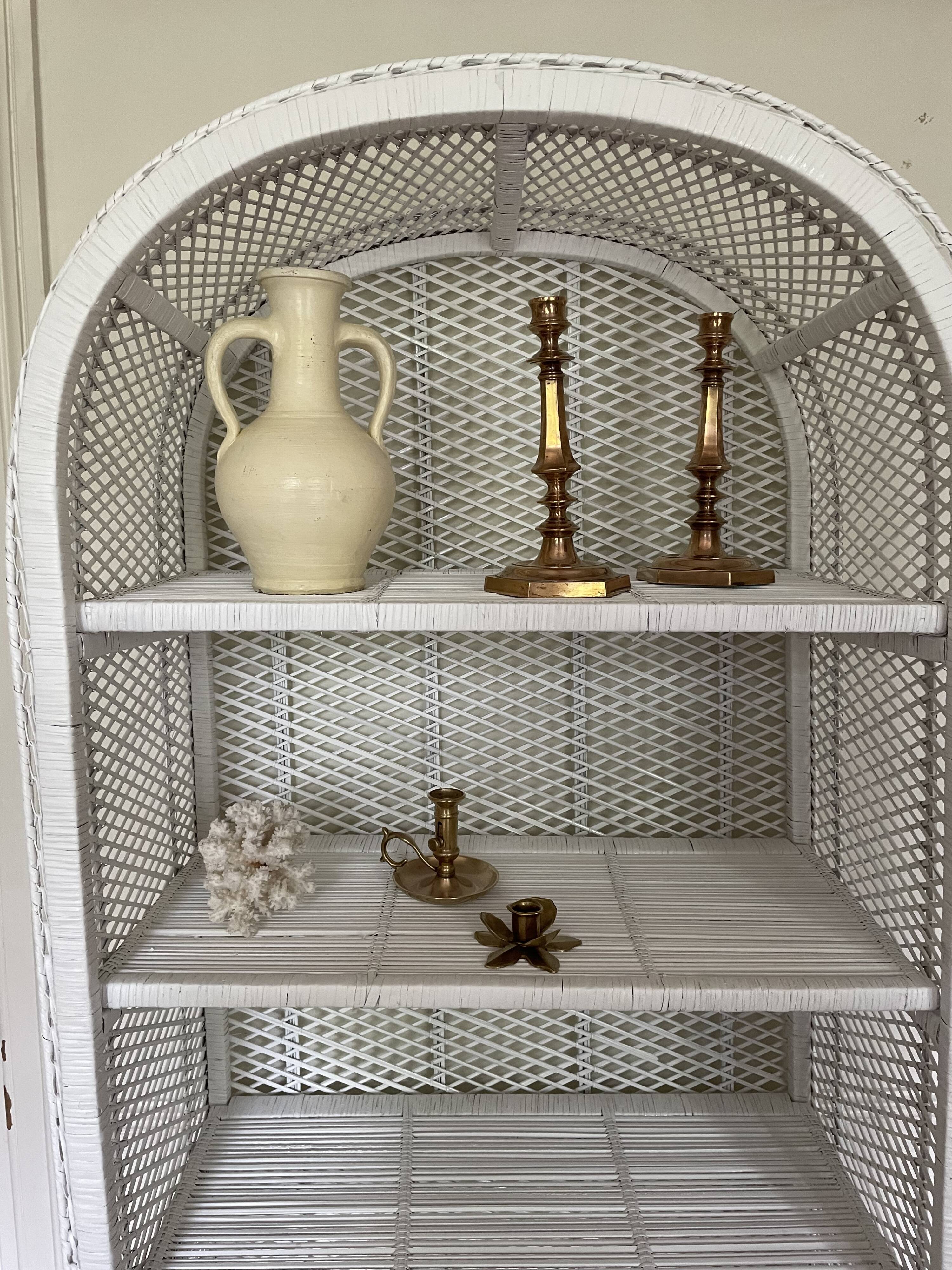 Etagère bibliothèque blanche en bambou et rotin